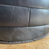 Pouf / Repose pied noir patchwork de cuir De Sede