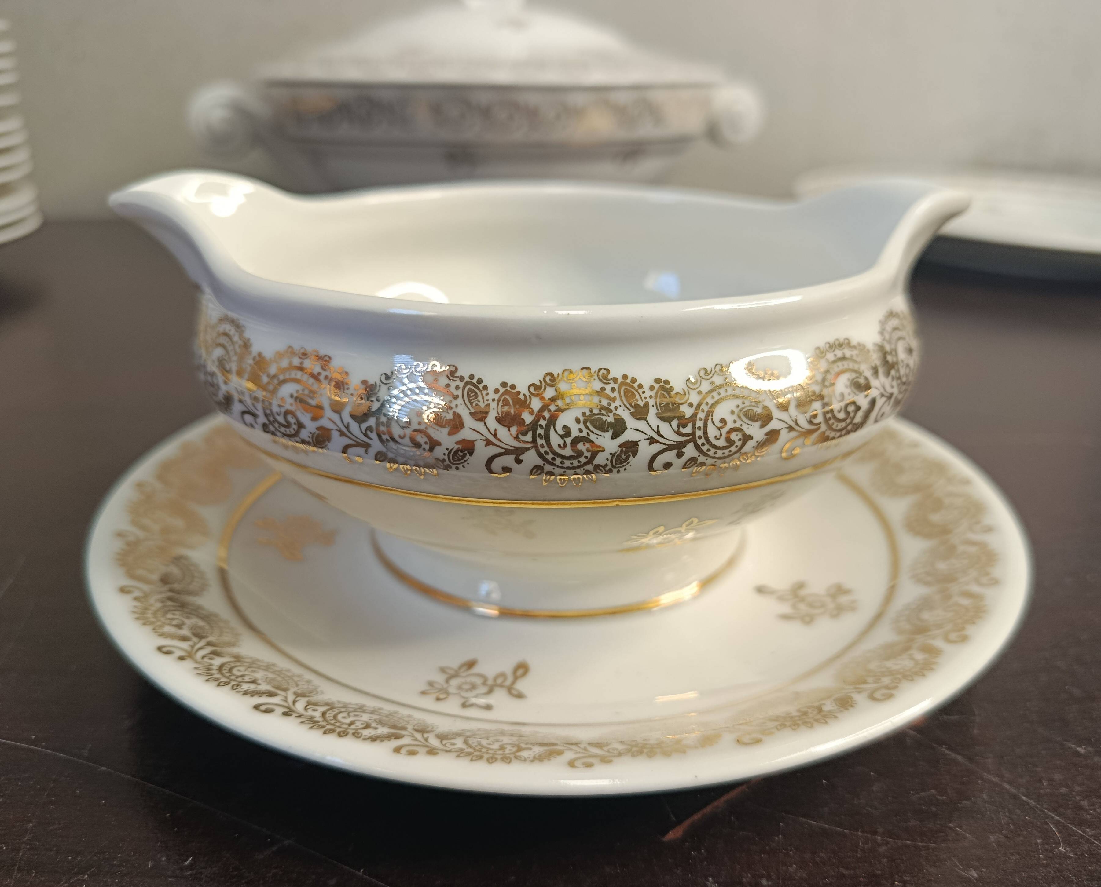 Complete grand table service, Limoges porcelain and gilding, LOT 1