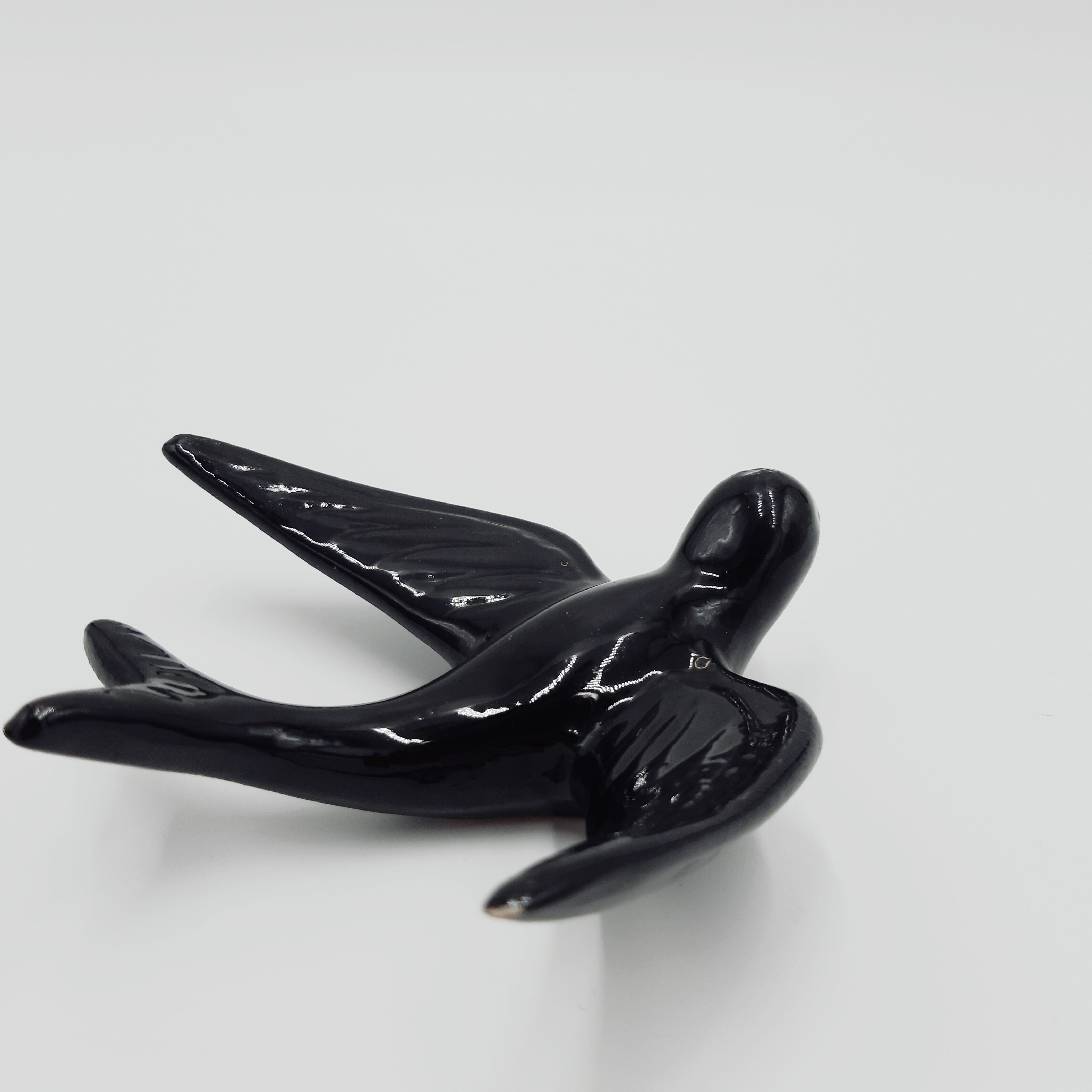 Ceramic swallow