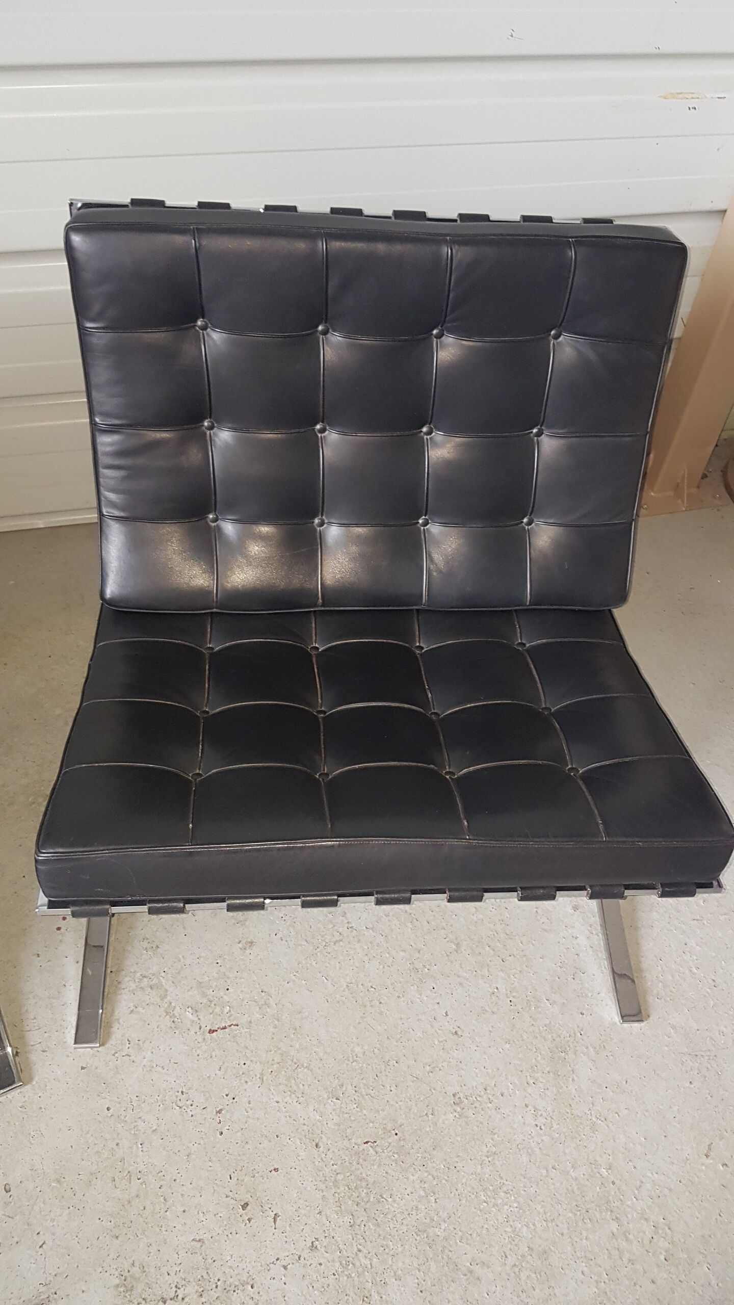 Paire de chauffeuse Barcelona de Mies Van Der Rohe, Knoll