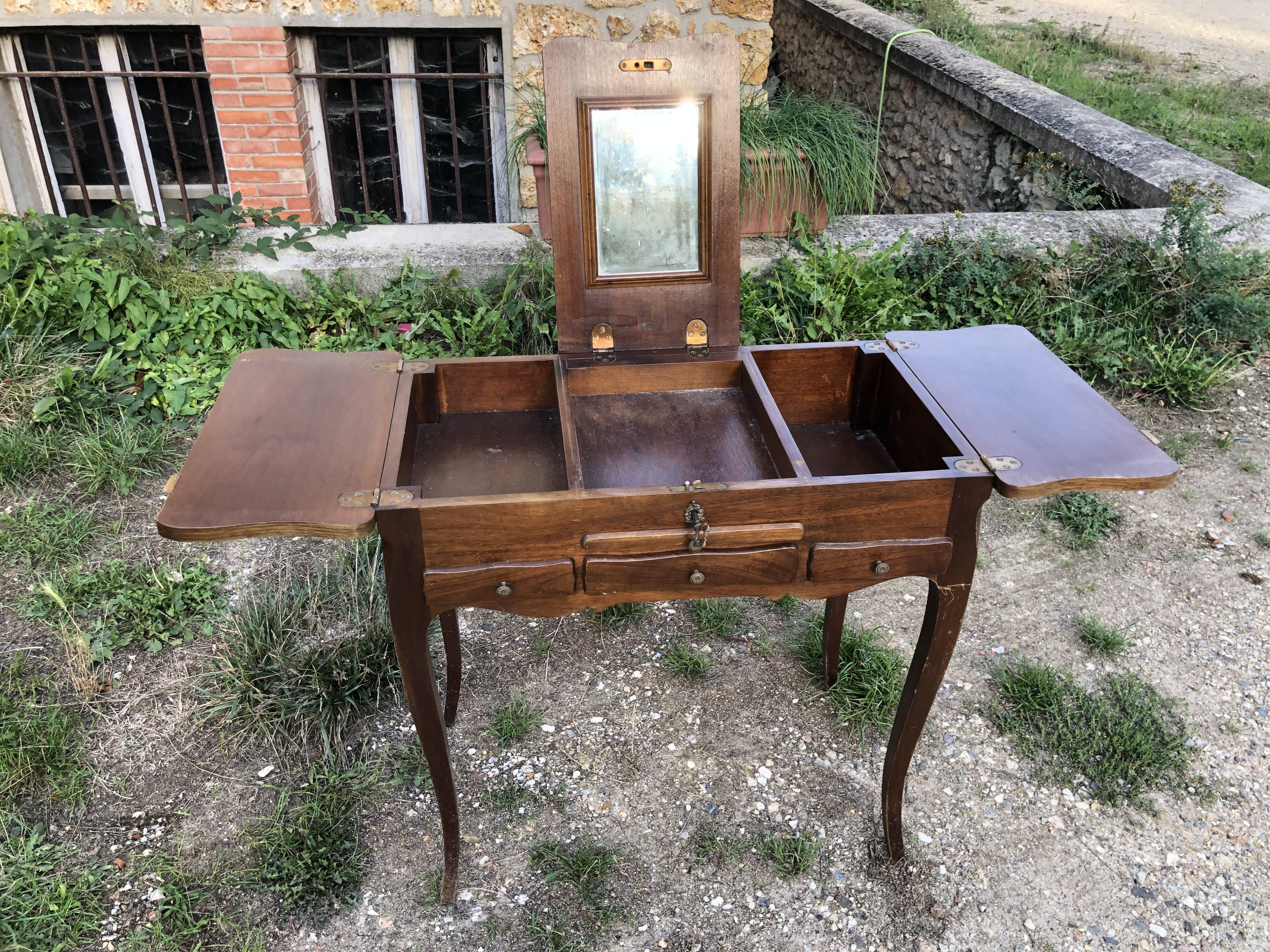 Old dressing table