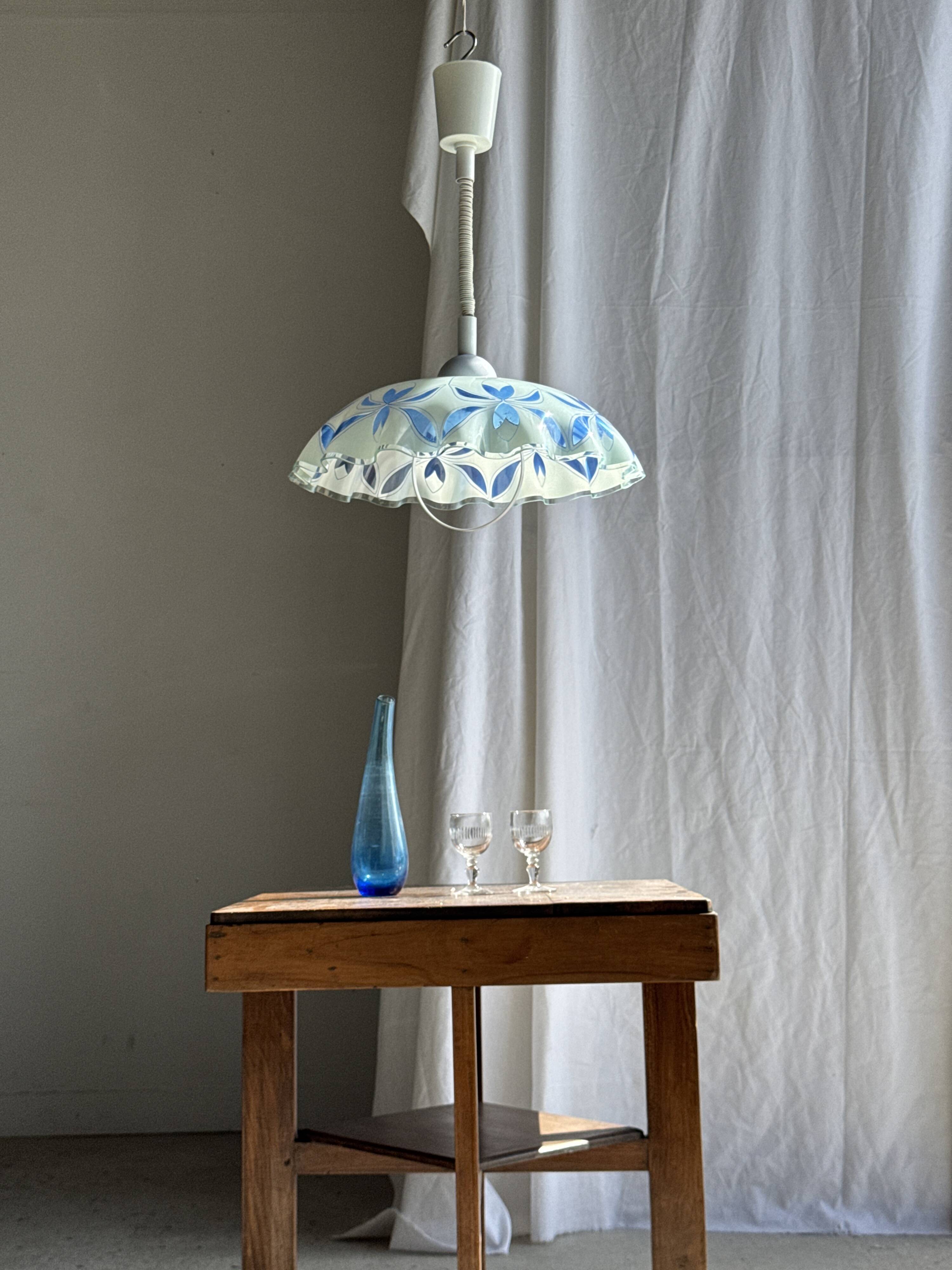 Vintage suspension in white and blue glass with wavy edge D46 H53