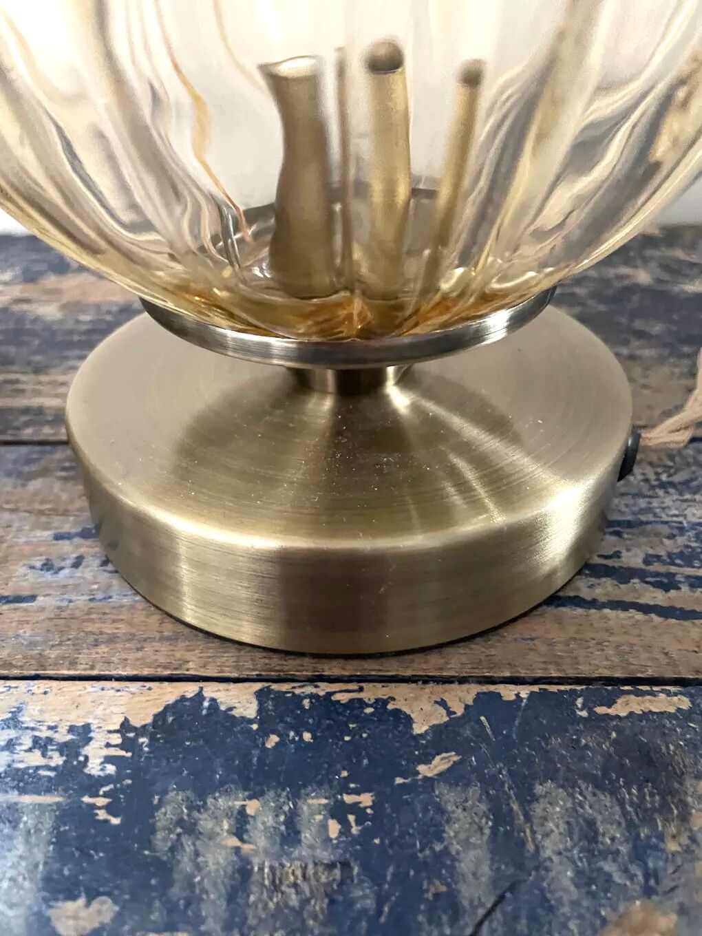 Lampe globe vintage doré électrifiée à neuf