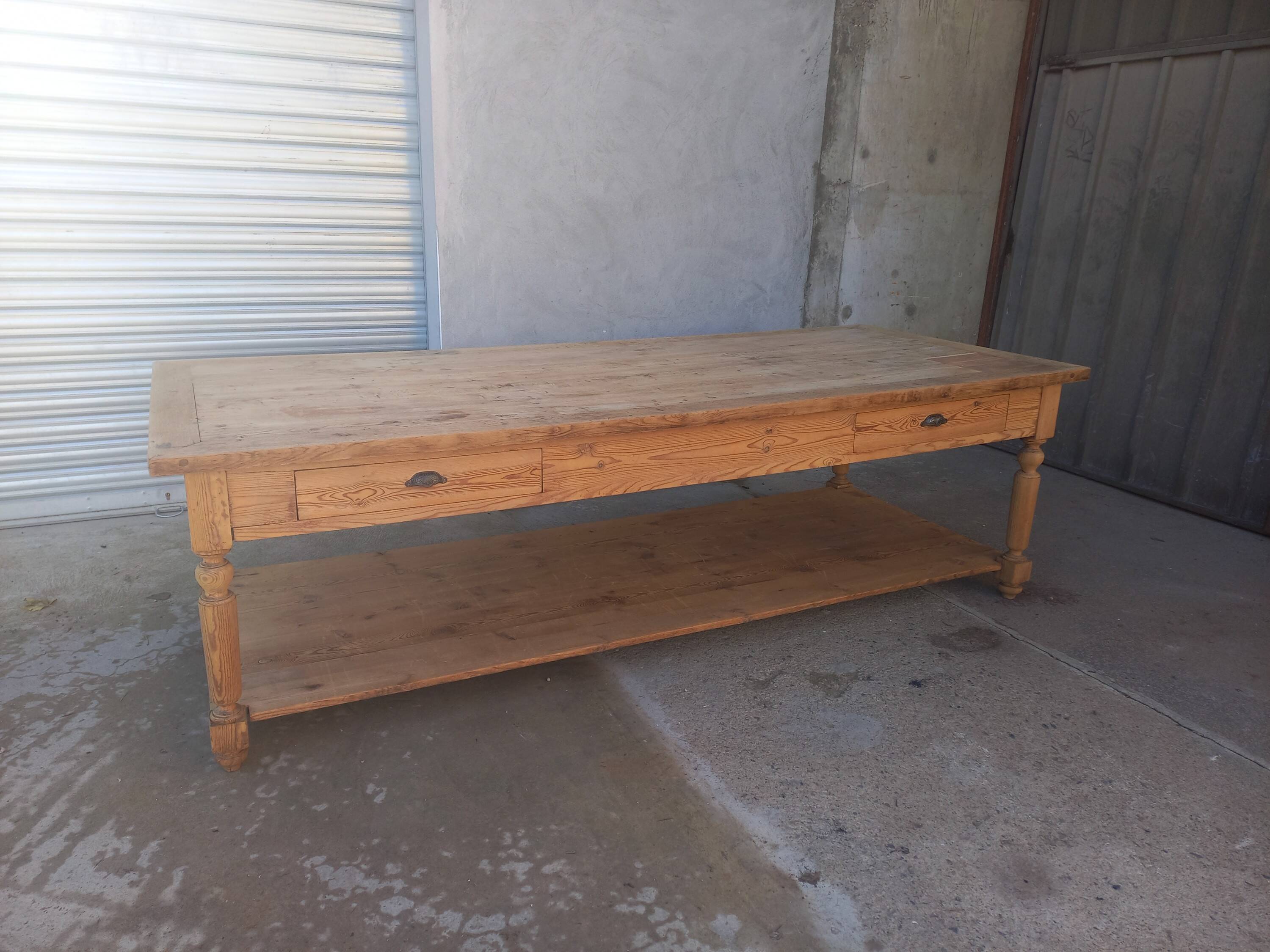 Grande table de communauté en chêne et sapin