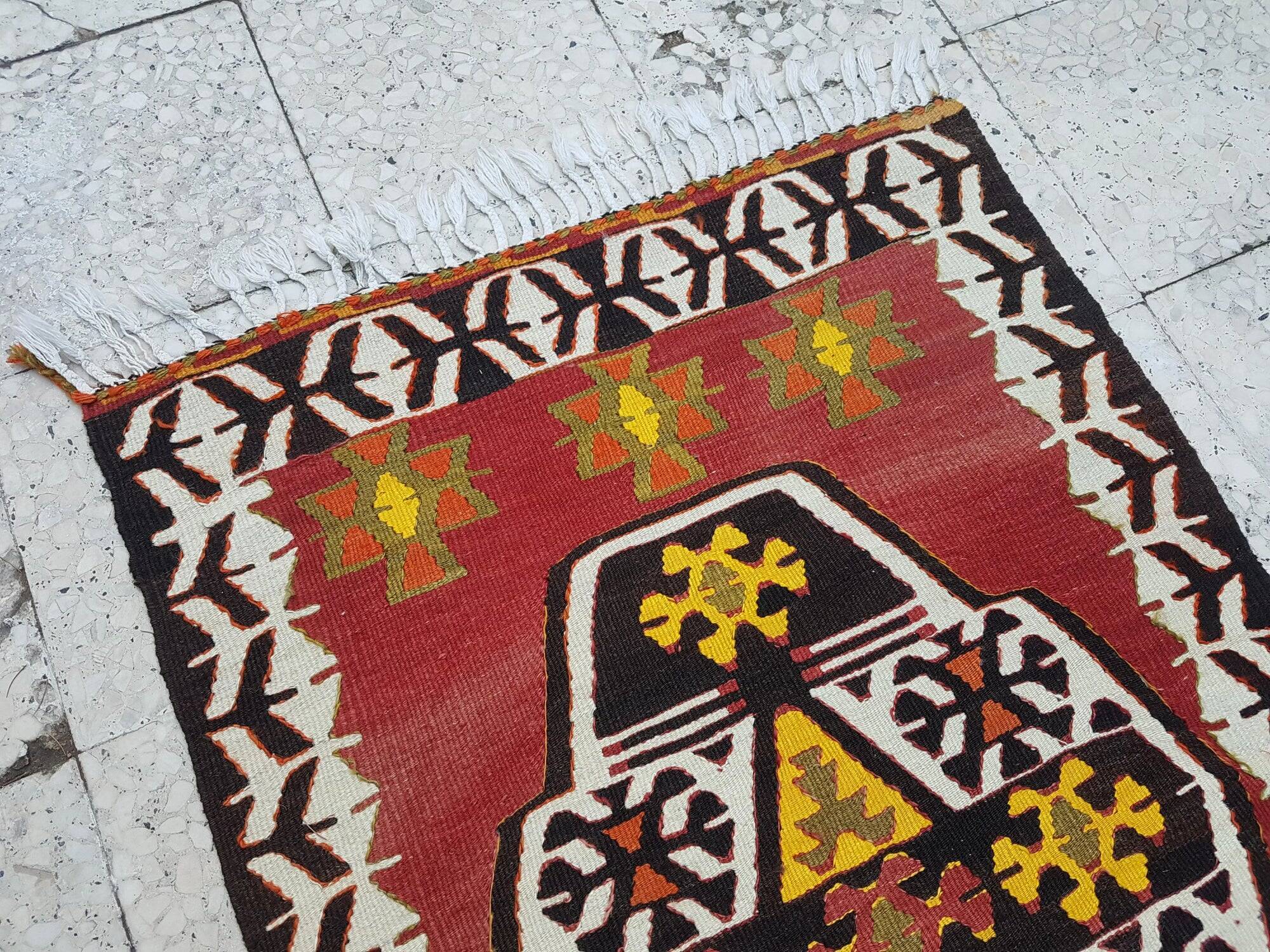 Kilim turc vintage tissé main 79x127 cm