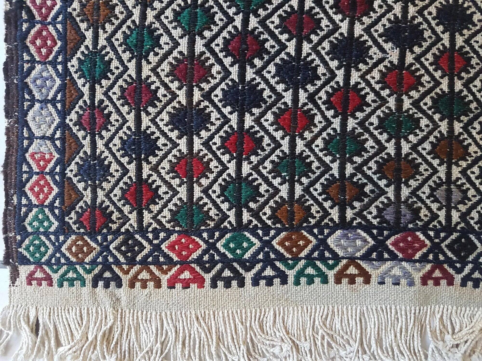 Vintage Turkish kilim handwoven 51x81 cm
