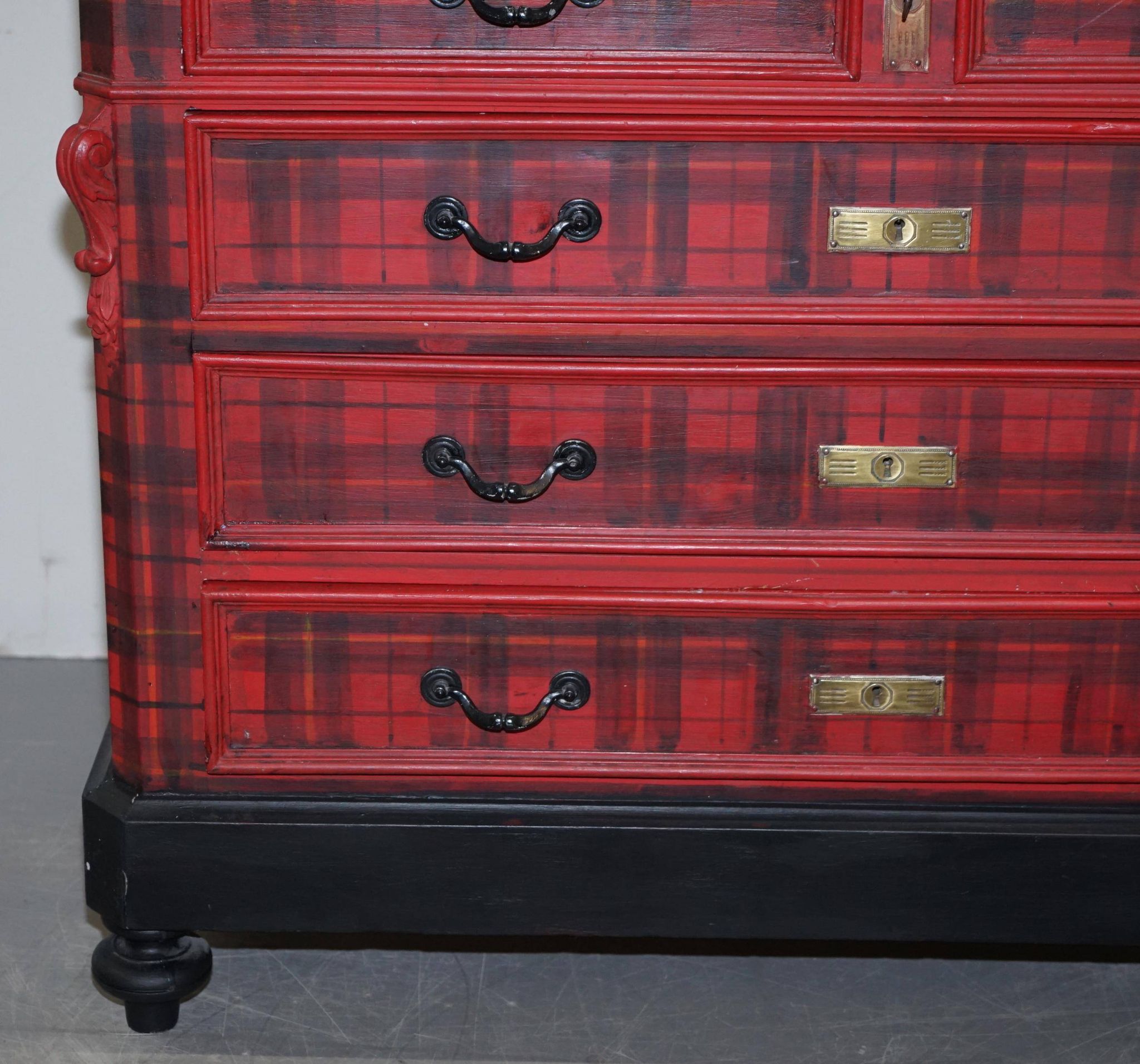 Commode Victorienne avec Revêtement Tartan et Plateau en Marbre