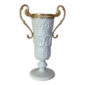 Fair opaline foot cup vase