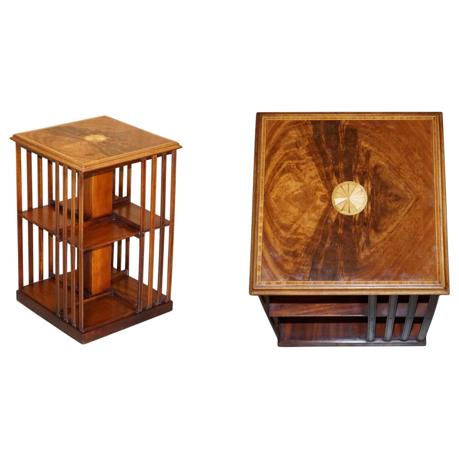 Table bibliothèque tournante Sheraton Revival en acajou et bois de satin