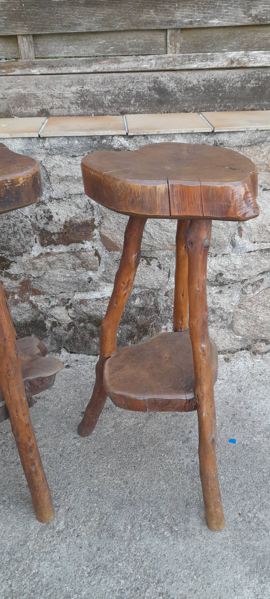 3 tabourets brutaliste en bois H 80 cm