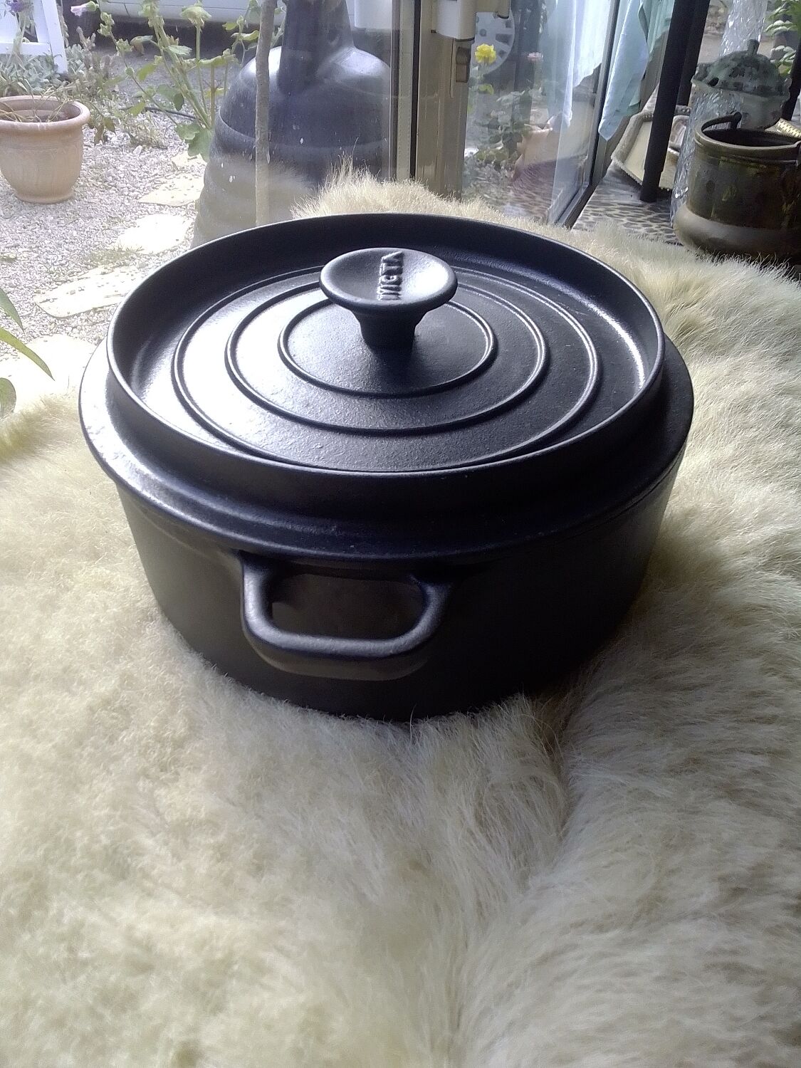 Cocotte En Pierre Noire Kasanova 22 Cm – Revêtement Antiadhésif Sans PFOA, Poignées Effet Bois, Induction Compatible