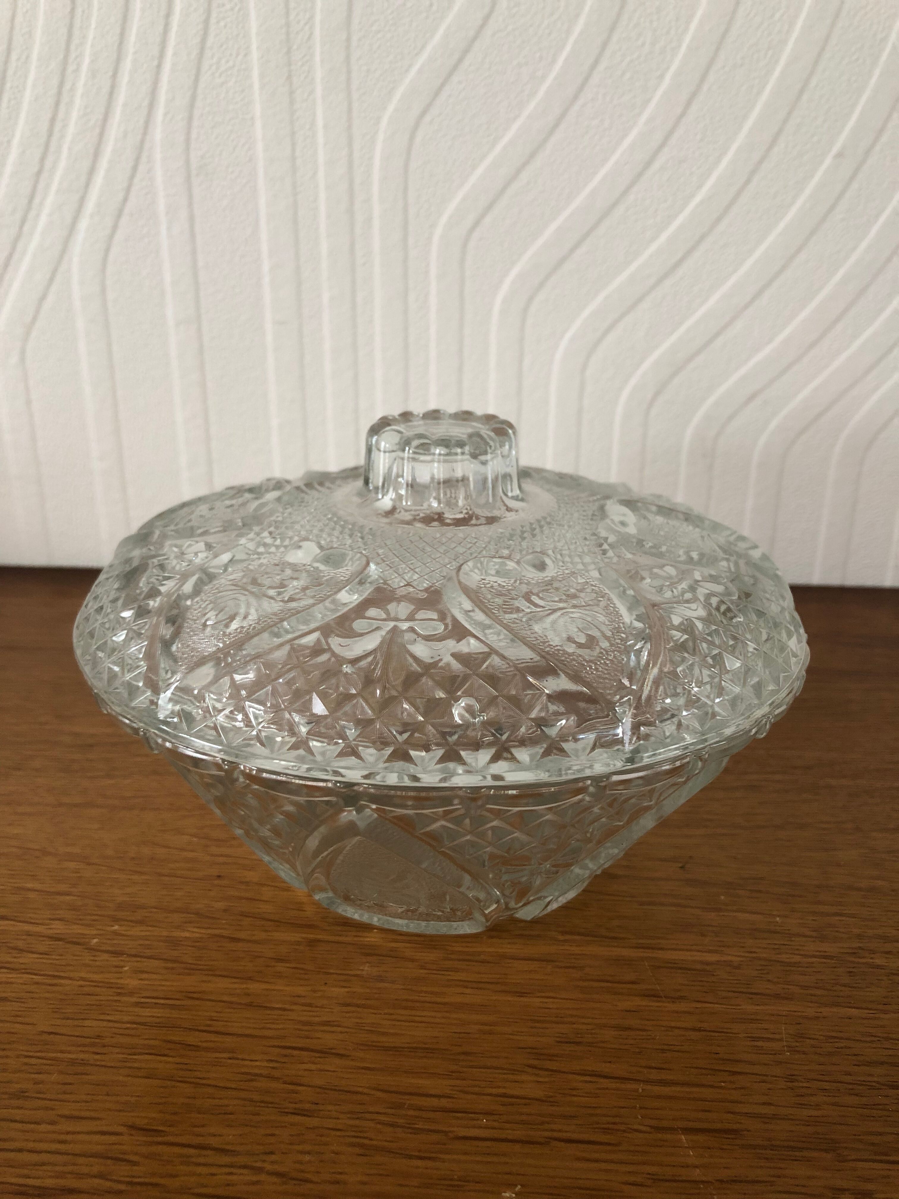 Bonbonnière with cut glass lid