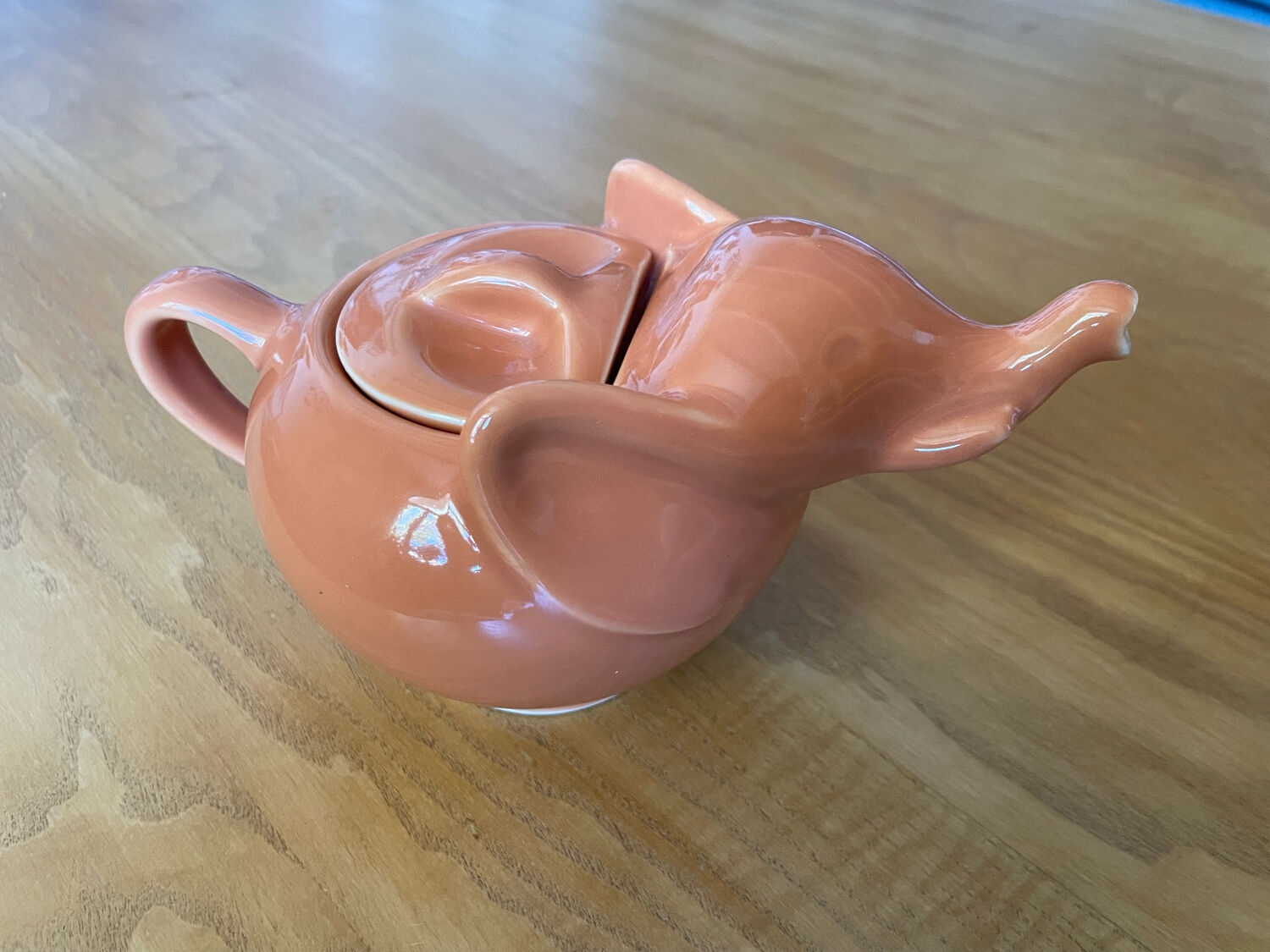 Vintage Lipton Elephant Teapot terracotta