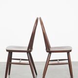 Set of 4 wooden vintage in English style Windsor slat chairs from the 70s.