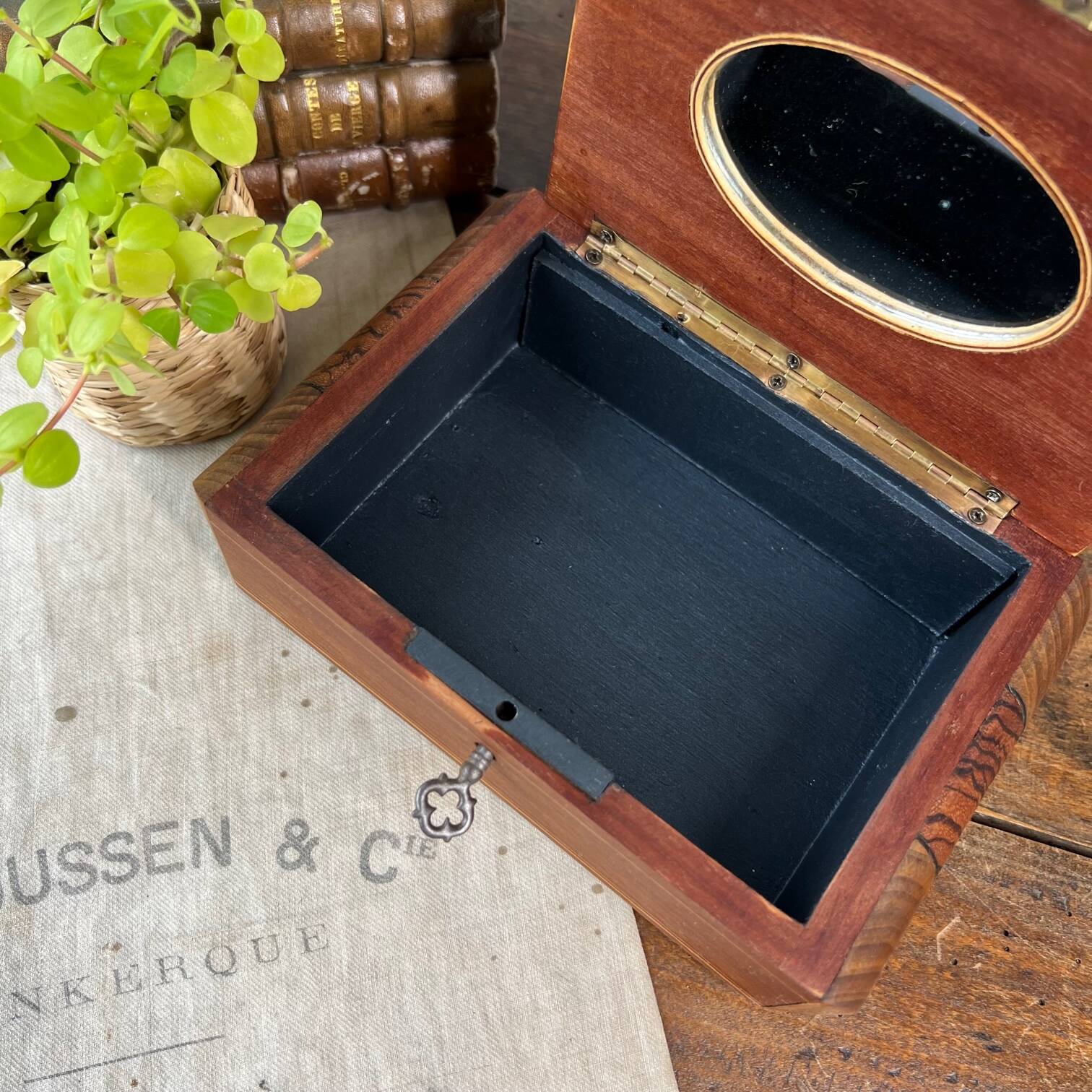 “Birds” marquetry box with mirror