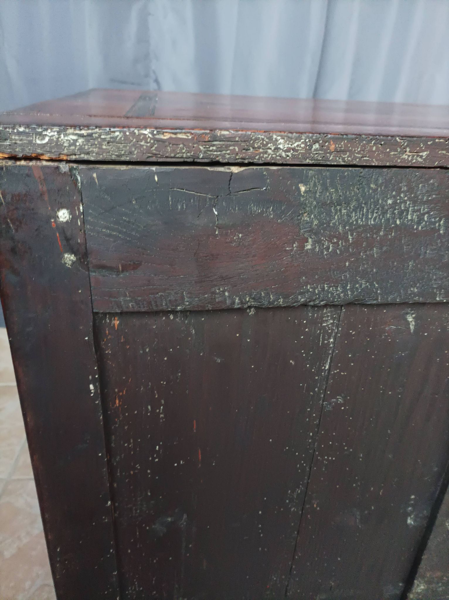Louis XVI chest of drawers 18th