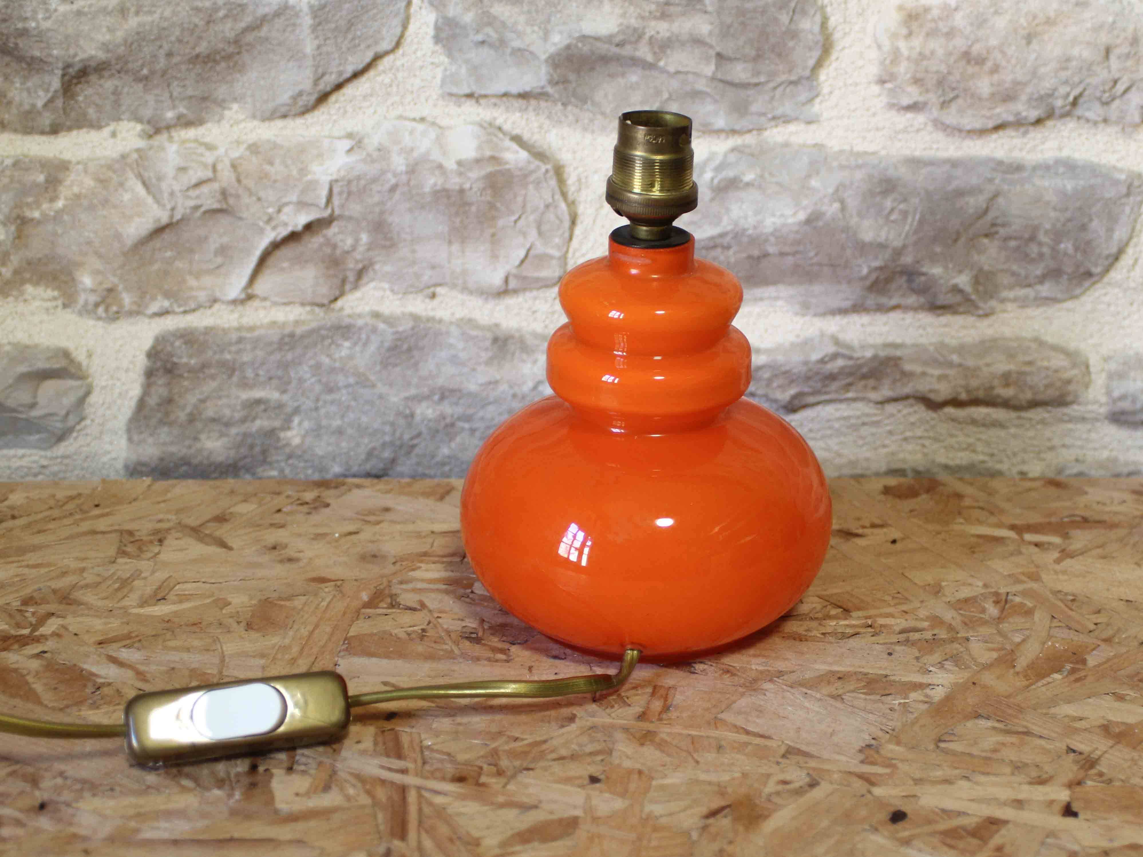 Pied de lampe en verre opalin orange