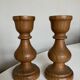 Paire de bougeoirs balustre en bois tourné scandinaves 1970