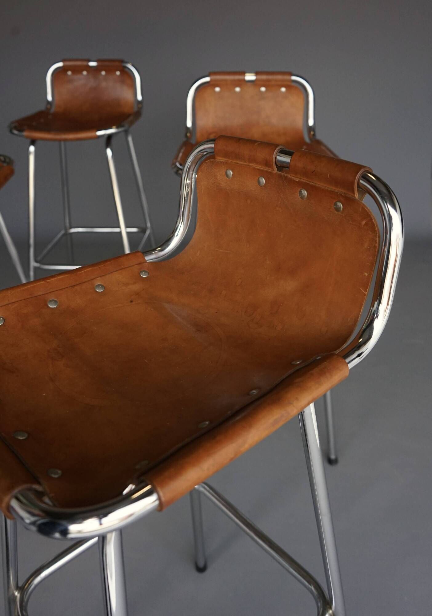 Tabourets de bar « Les Arcs » Dal Vera, sélectionnés par Charlotte Perriand. Lot de 4.