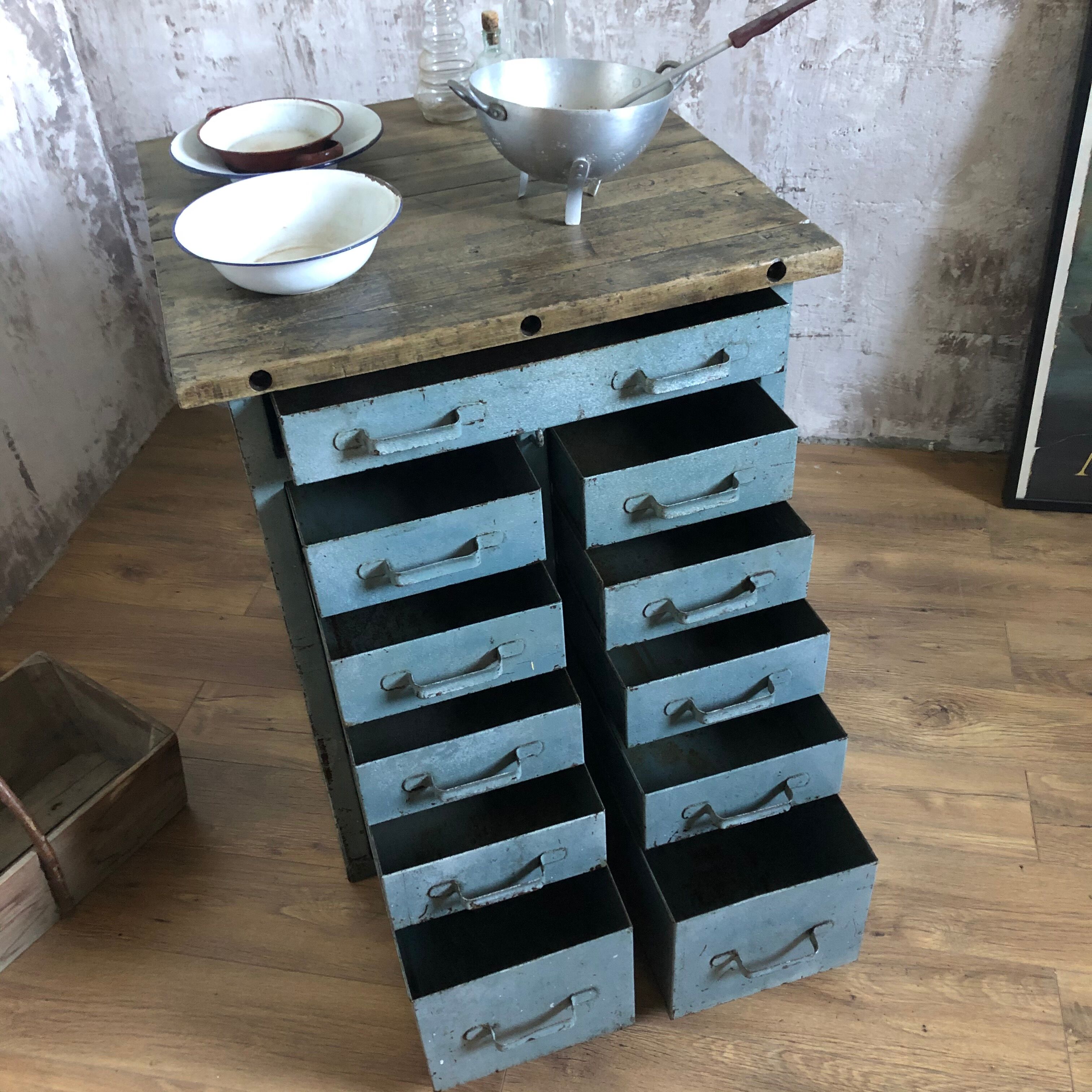Workshop furniture with drawers, metal and wood