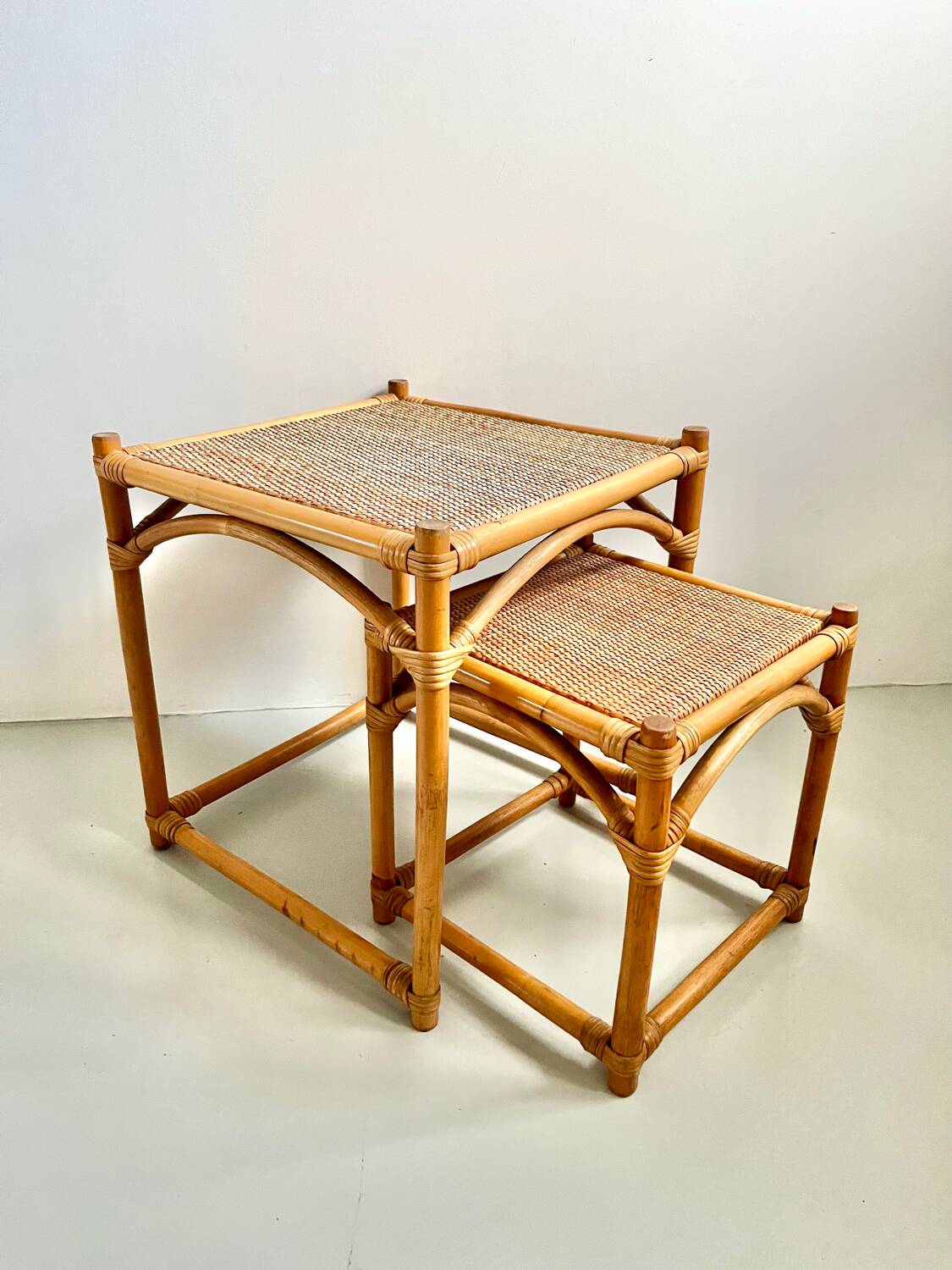 Tables gigognes bambou rotin osier - 1950/60