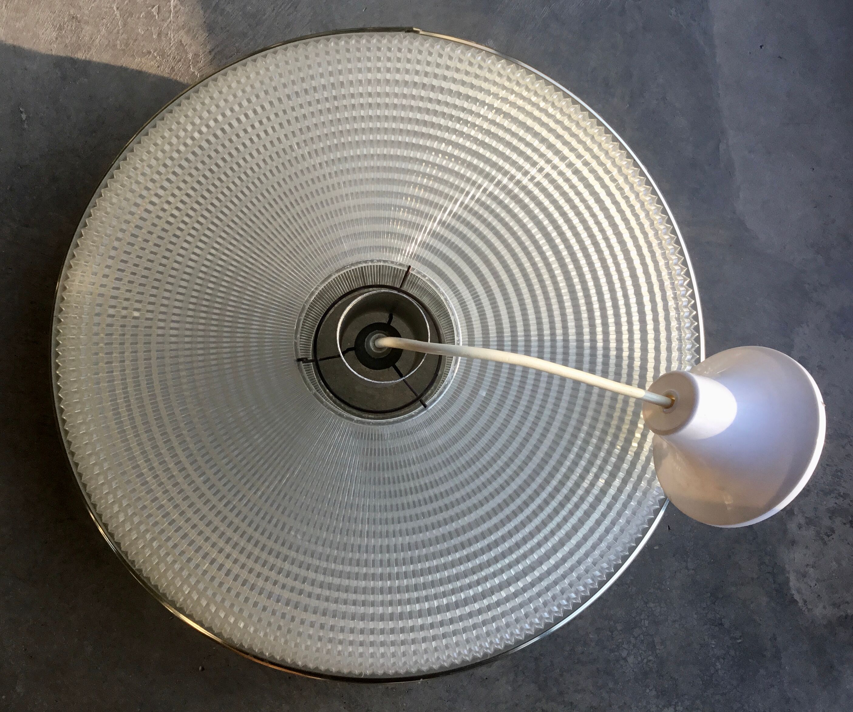 Space age suspension in the shape of a flying saucer - design 1960