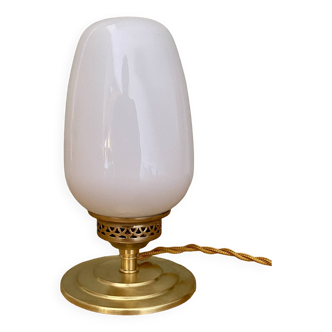 Vintage globe table lamp in white opaline