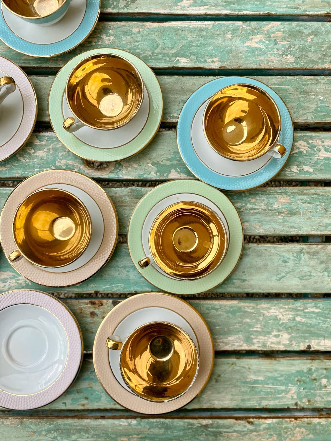 L'Amandinoise colored cup set