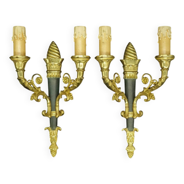 Pair of Restoration style wall lights - bronze Hettier & Vincent with green patina
