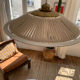 Suspension Parasol raphia et metal doré