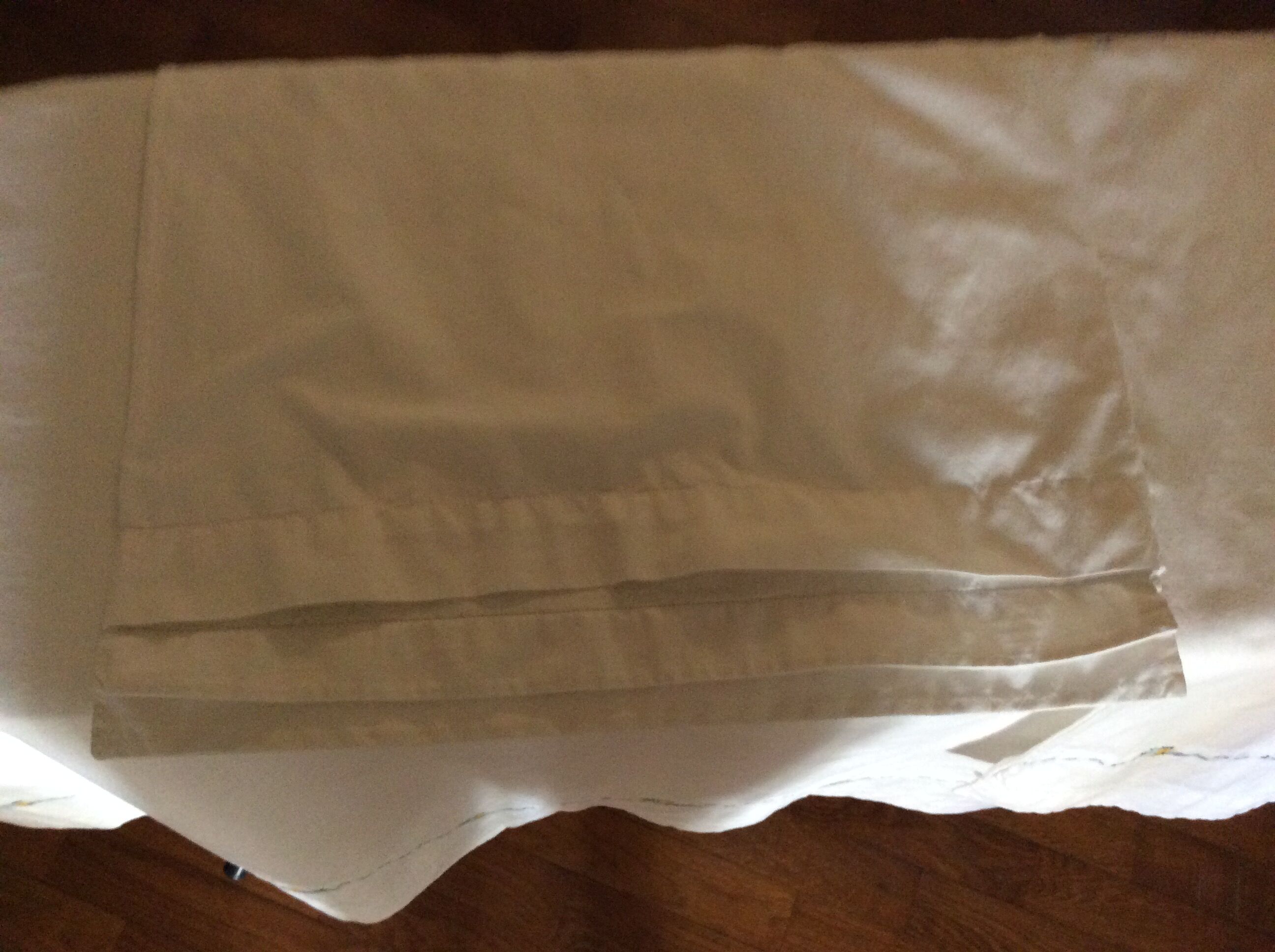 Sheet and pillowcases with small flower embroidered braid