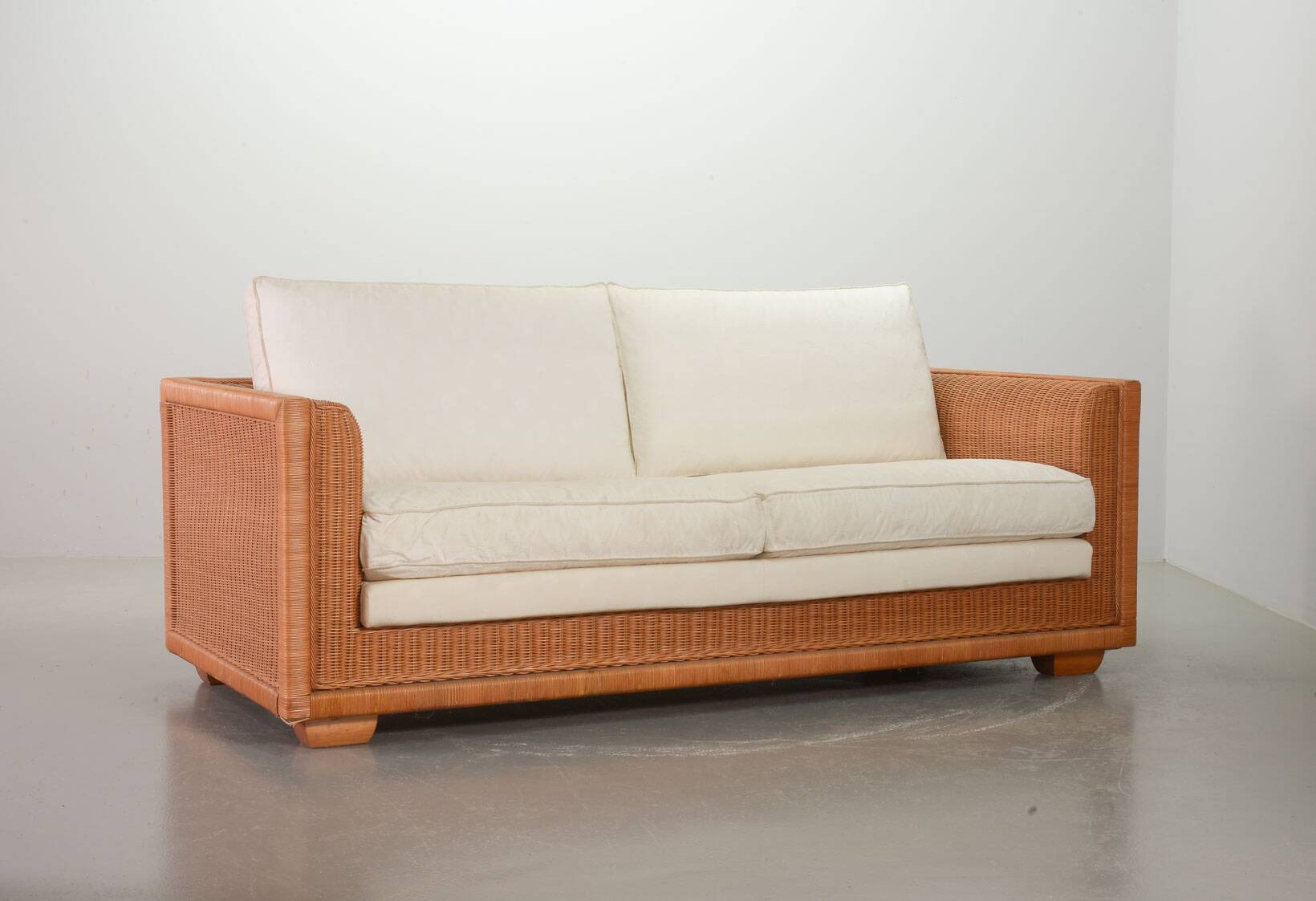 Luxurious Italian Gasparucci Reed White Lounge Greenhouse Sofa. Italy, 1980