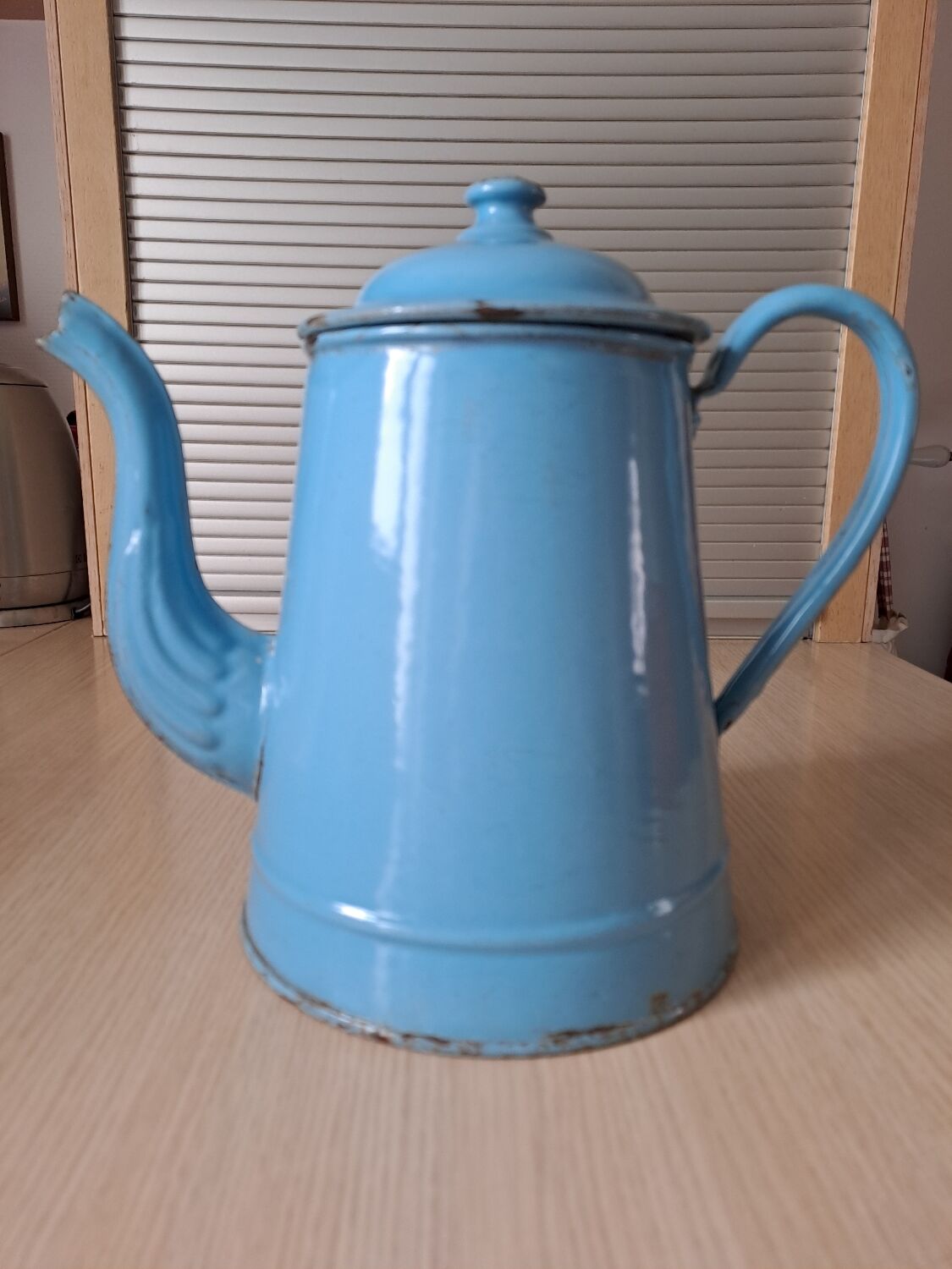 Enamelled sheet metal coffee maker