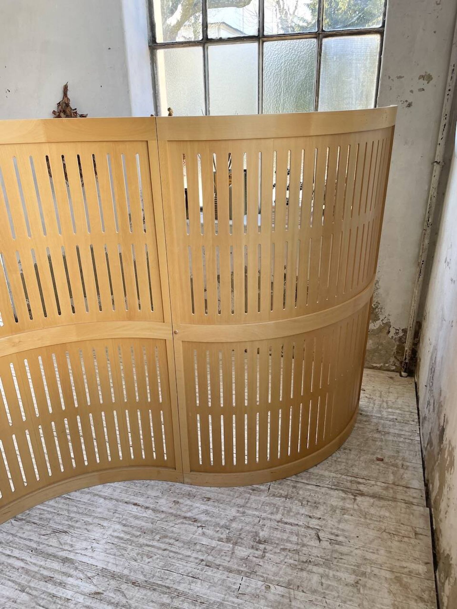 Large curved beech screen from the 80s