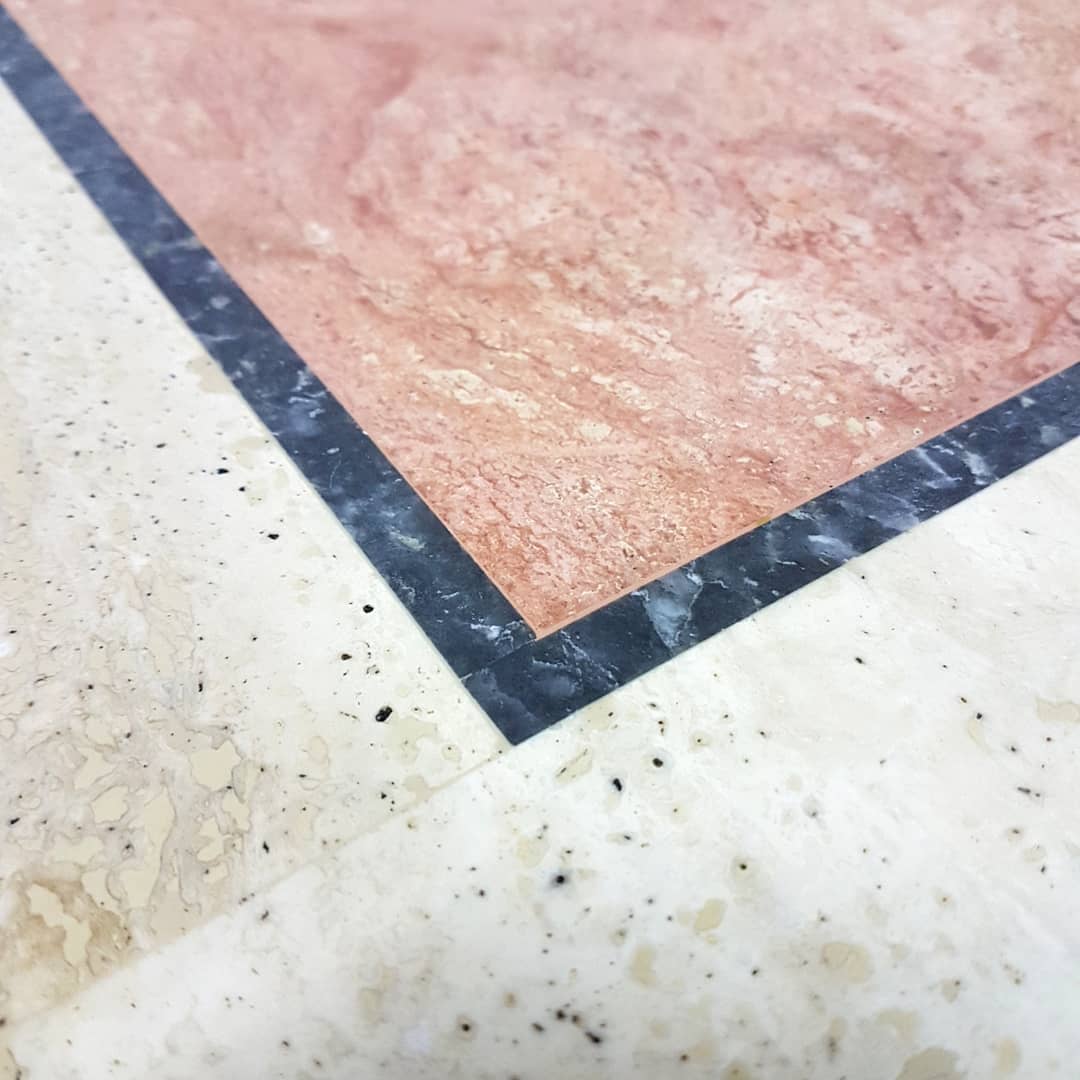 Hollywood regency travertine and pink marble dining table, Italy 1970s