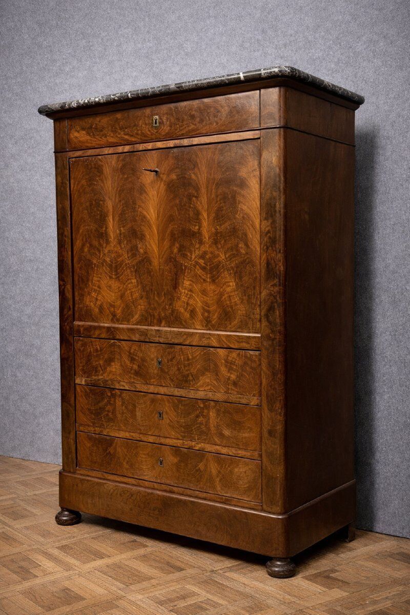 Secretary from the Louis Philippe period in walnut briar, 19th century.