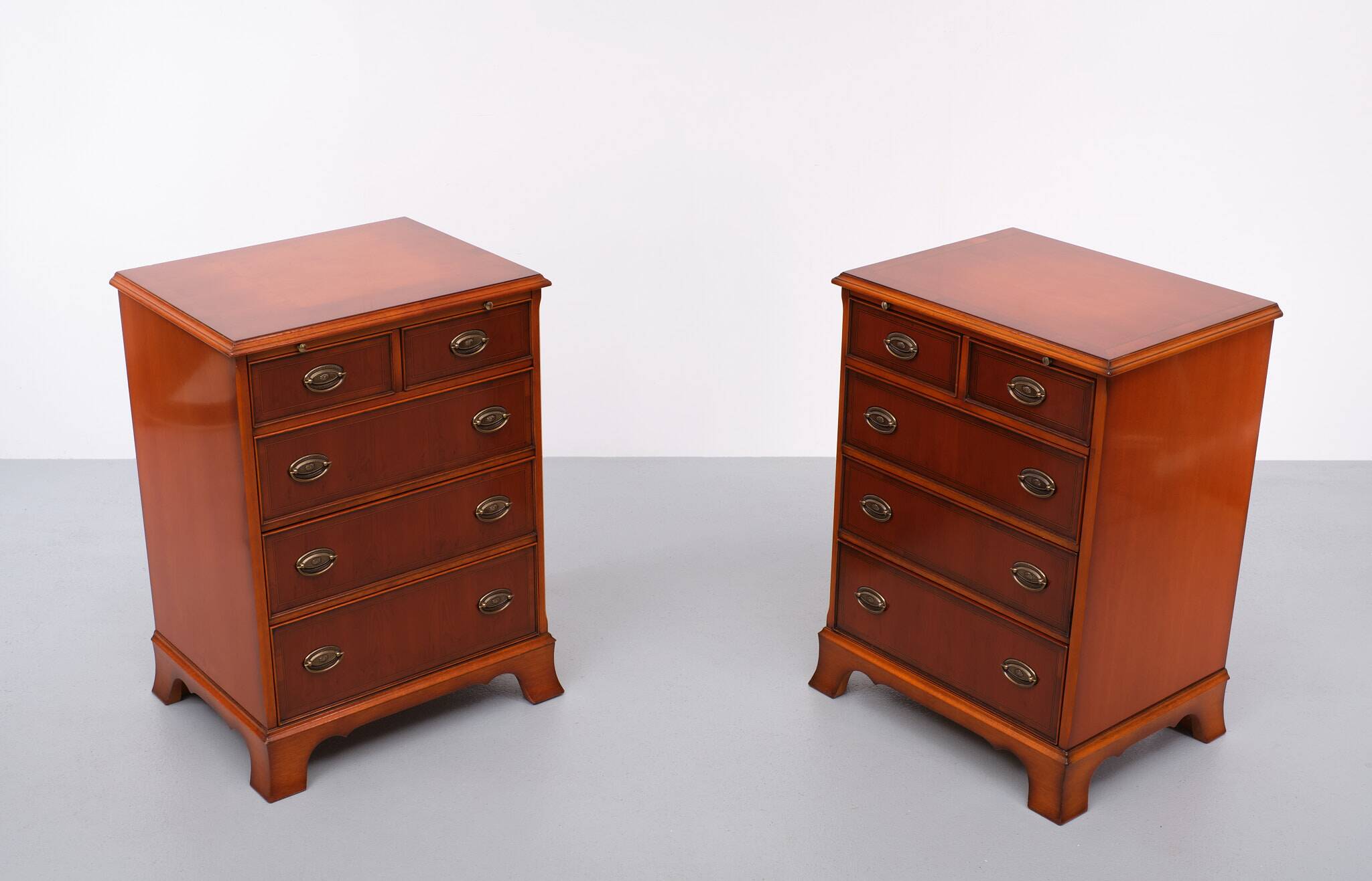 Heldense Exclusive English furniture Cherry wood cabinets 1970s