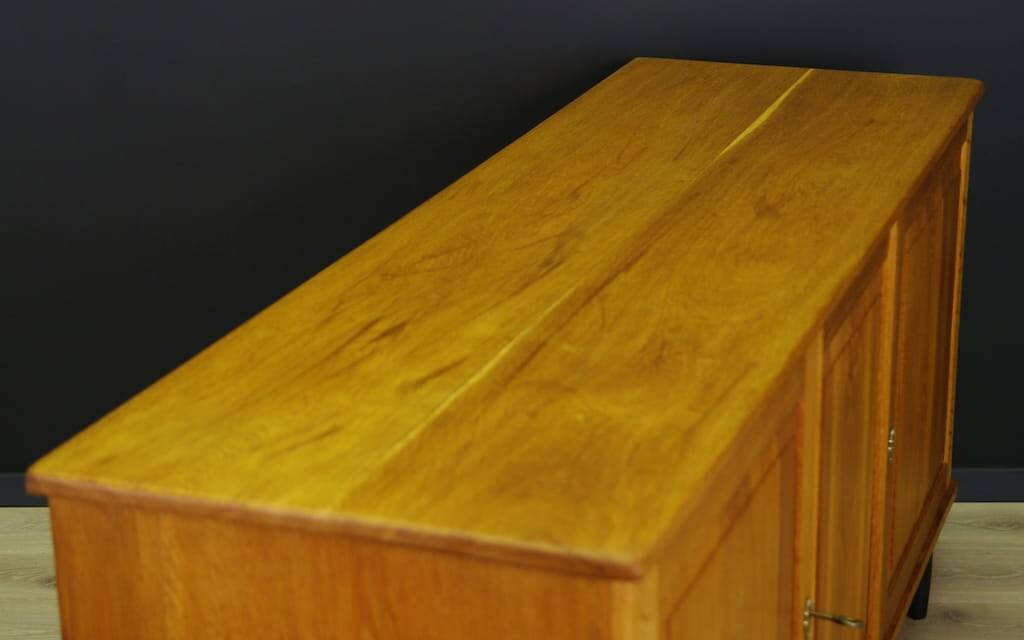 Buffet en chêne, design danois, années 60, production : Danemark