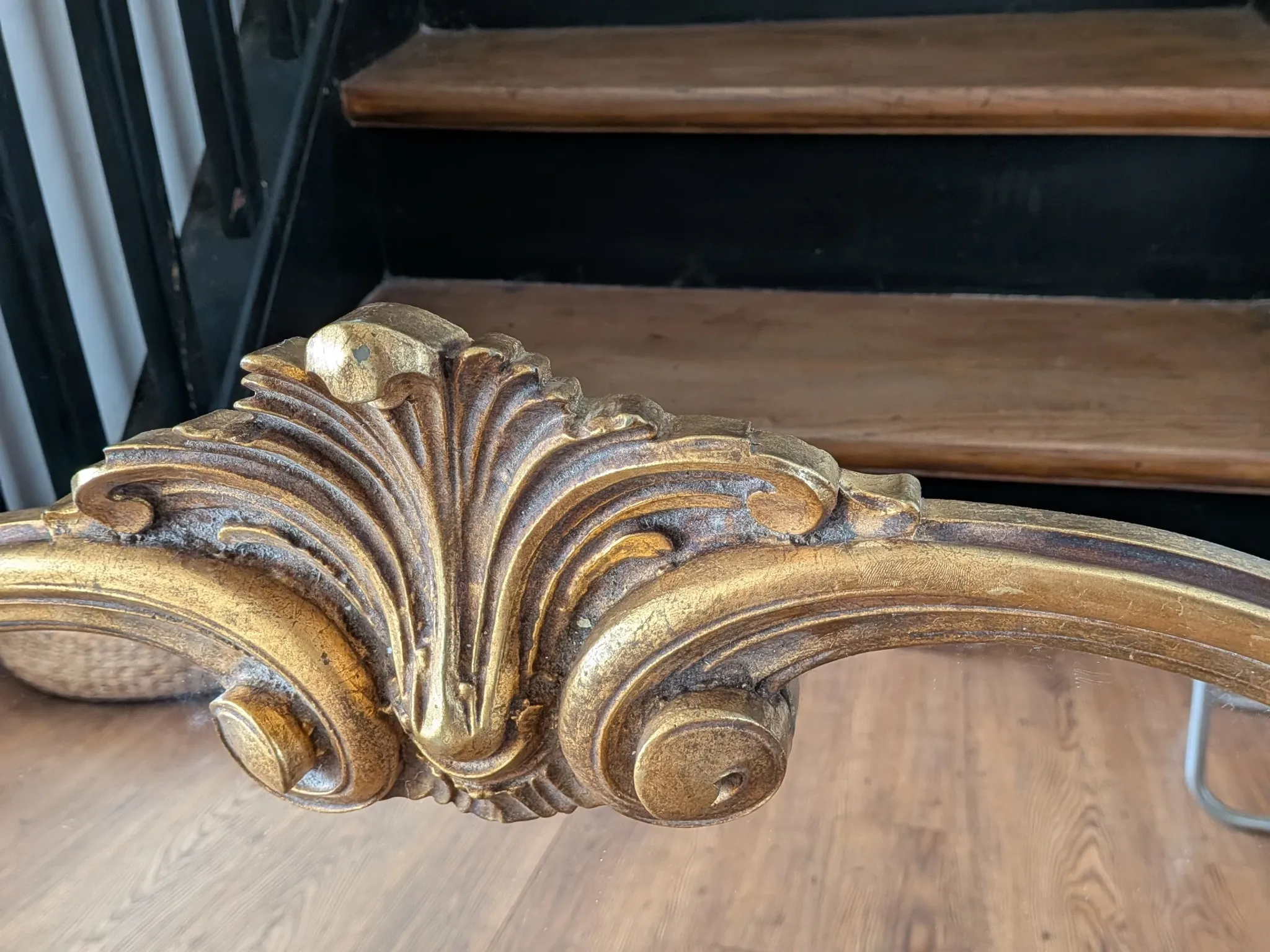 Large golden mirror in vintage Louis XV rocaille style, 144 cm