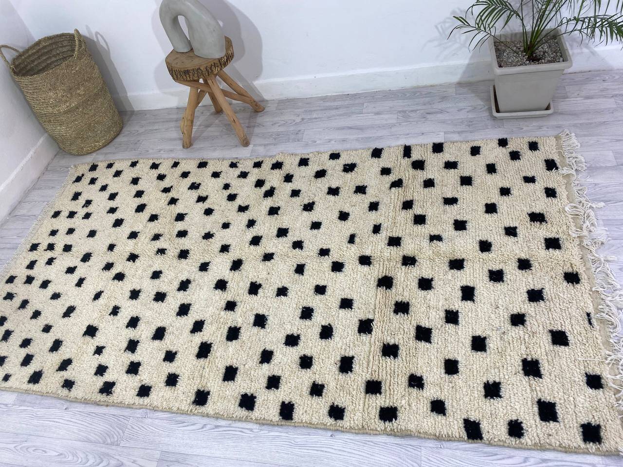 Handmade wool berber rug 276 x 157 cm
