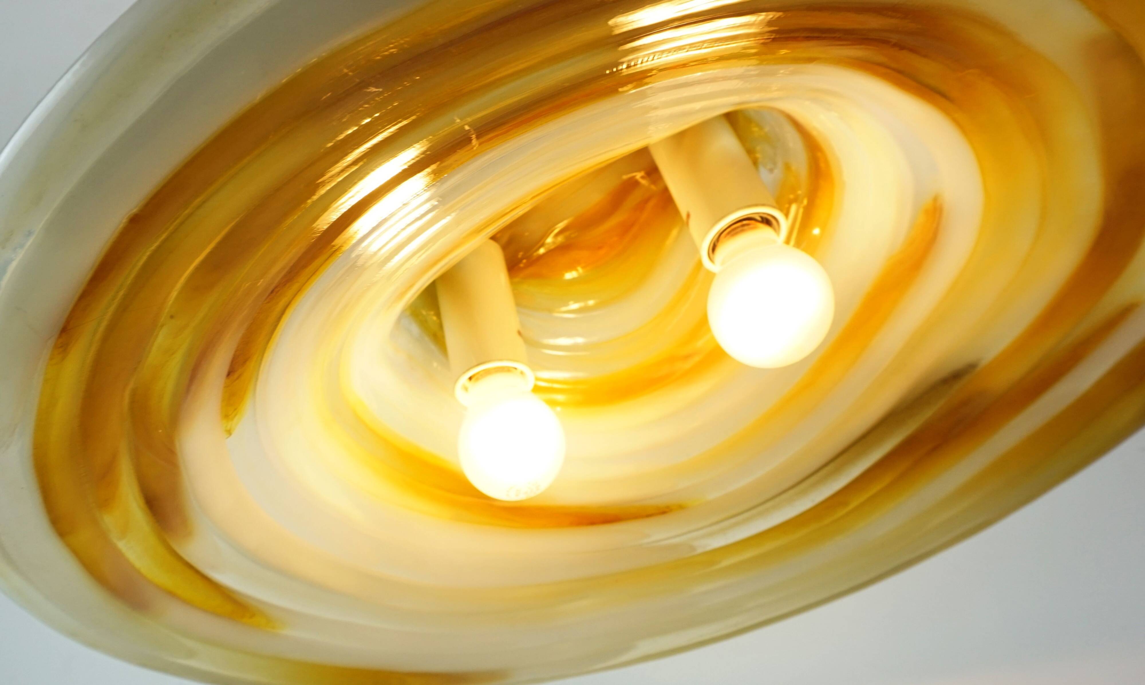 Grande lampe suspendue cosack en acrylique et laiton des années 1970 style spatial