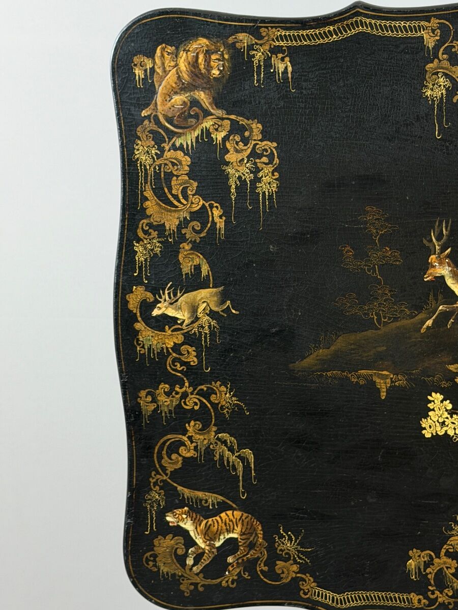 Table pliante Napoléon III en bois laqué noir et décor doré, XIXe siècle