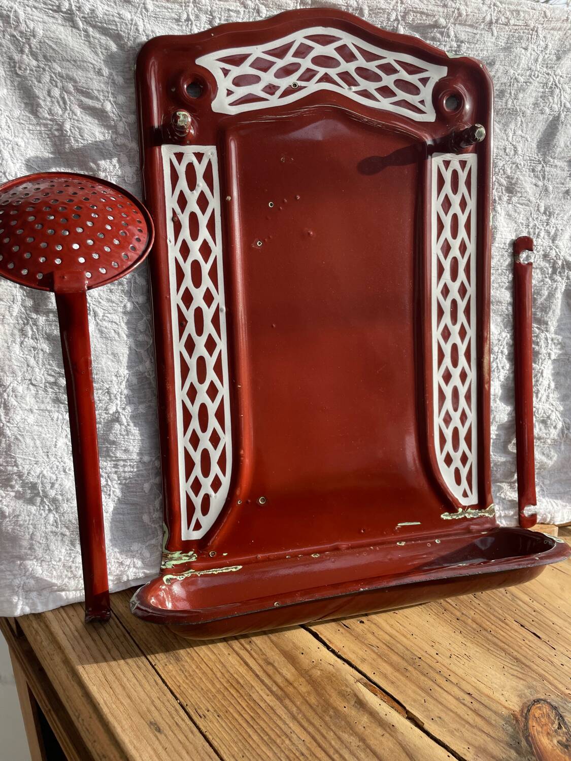 Enamelled kitchen sheet metal plate