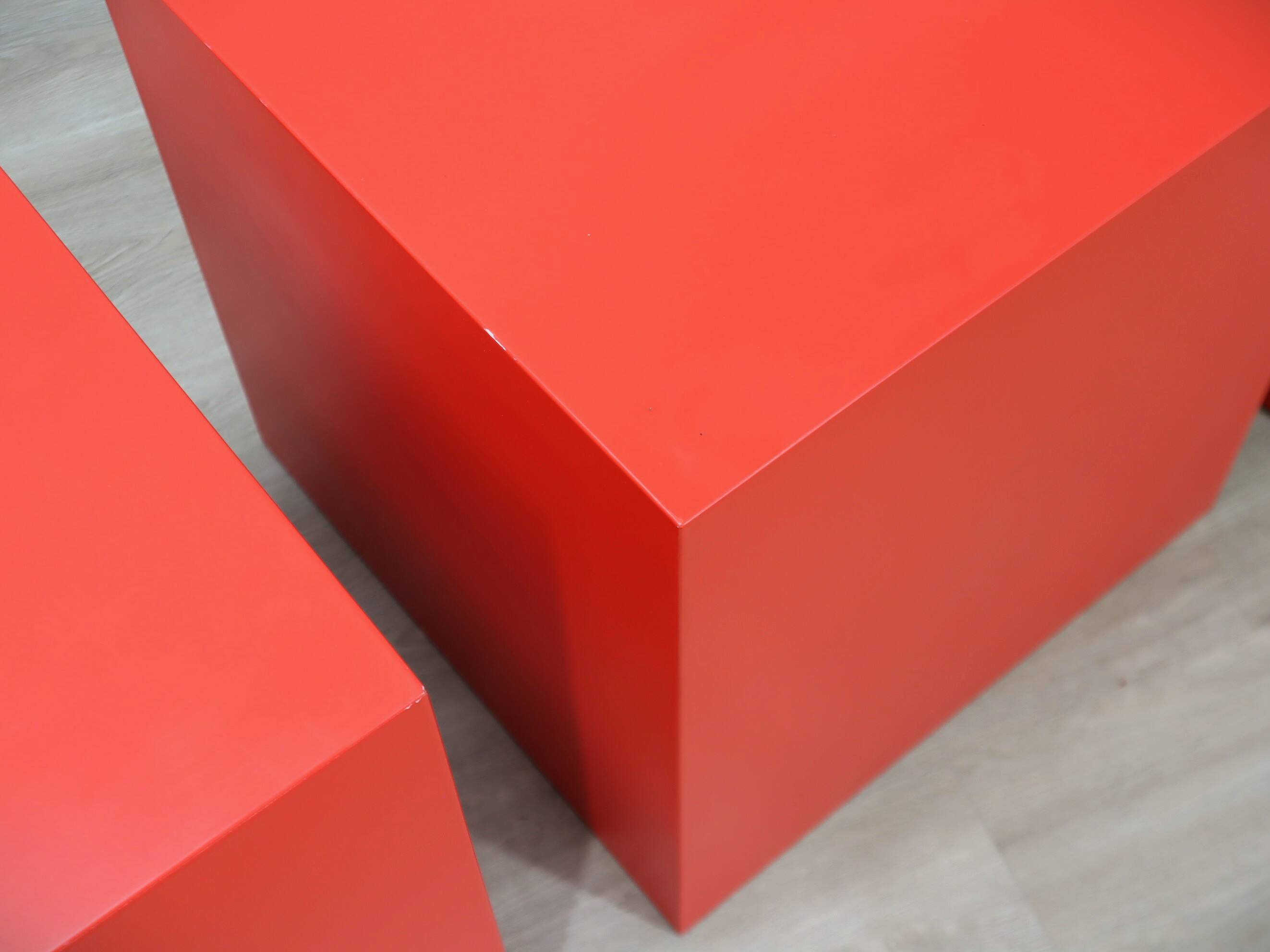 Tabourets/tables d'appoint cubes en fibre de verre italiens des années 1960, lot de 3