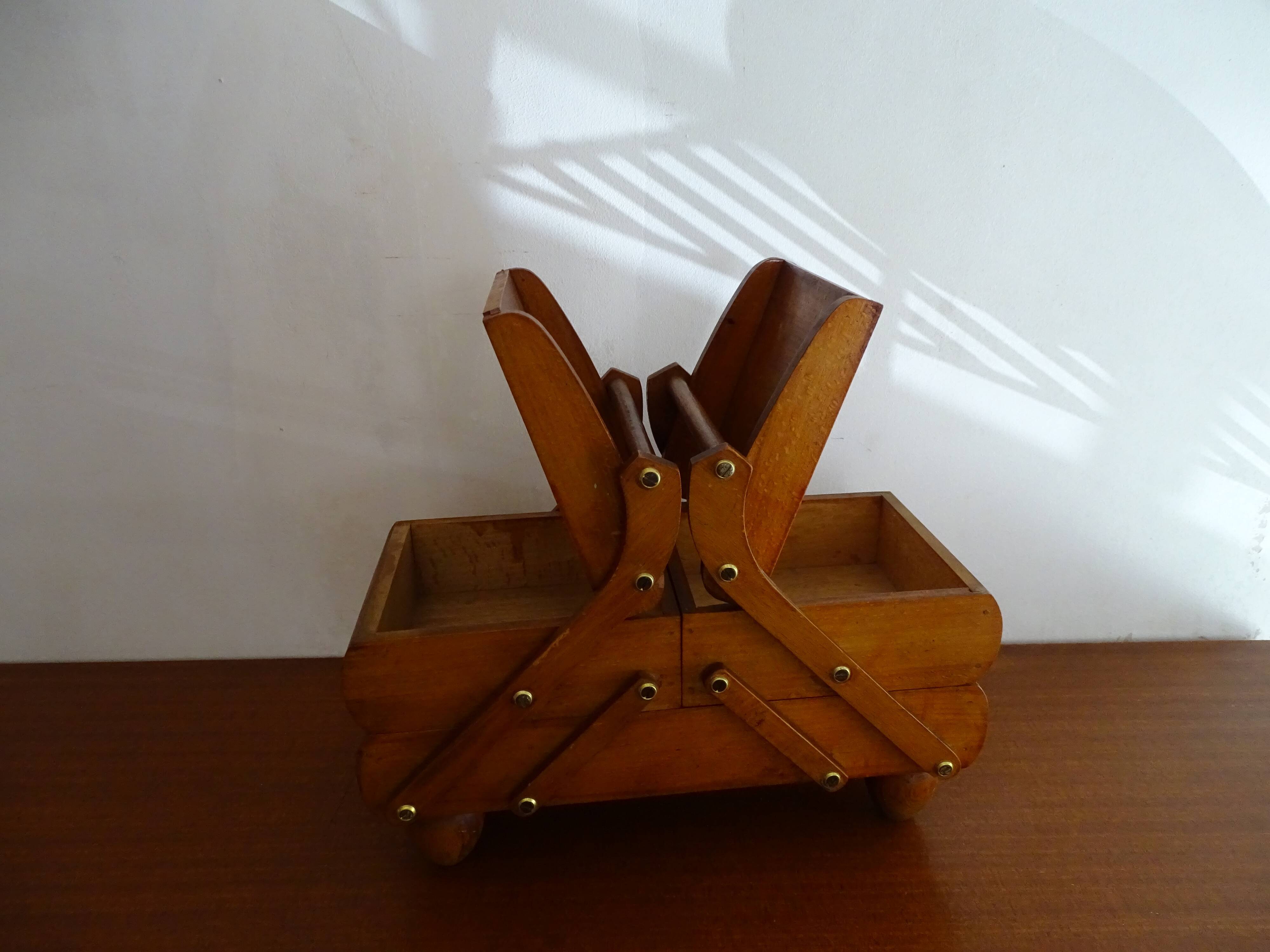 Worker to lay vintage wood