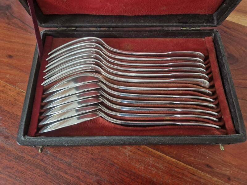 Christofle, Paris - 6 fourchettes et 6 cuillères de table - Modèle Chinon