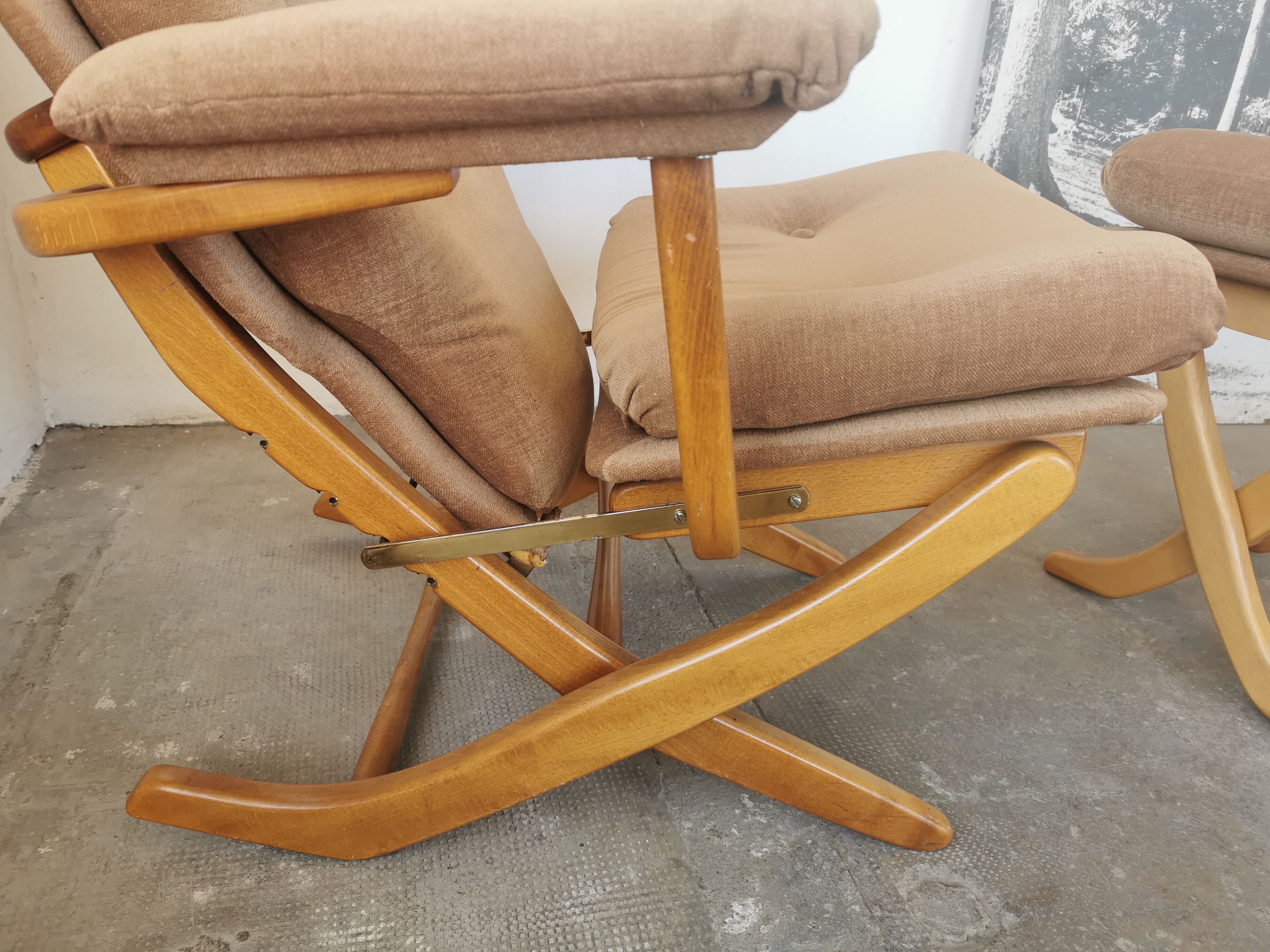 Relax armchair and its velvet ottoman from the 70s /80