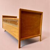 Lit vintage pour enfant - en rotin et bois - 1960