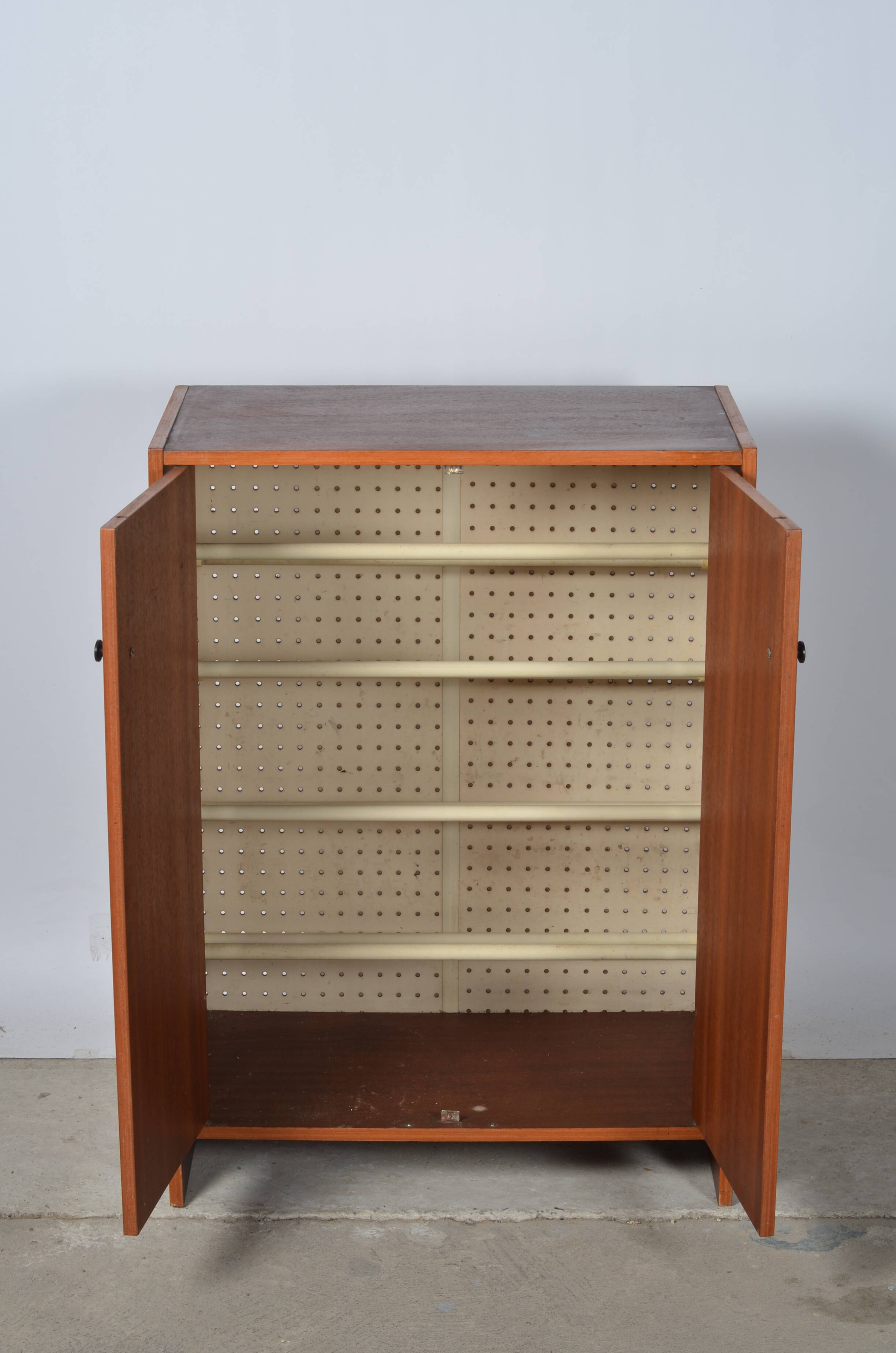 2-door shoe cabinet