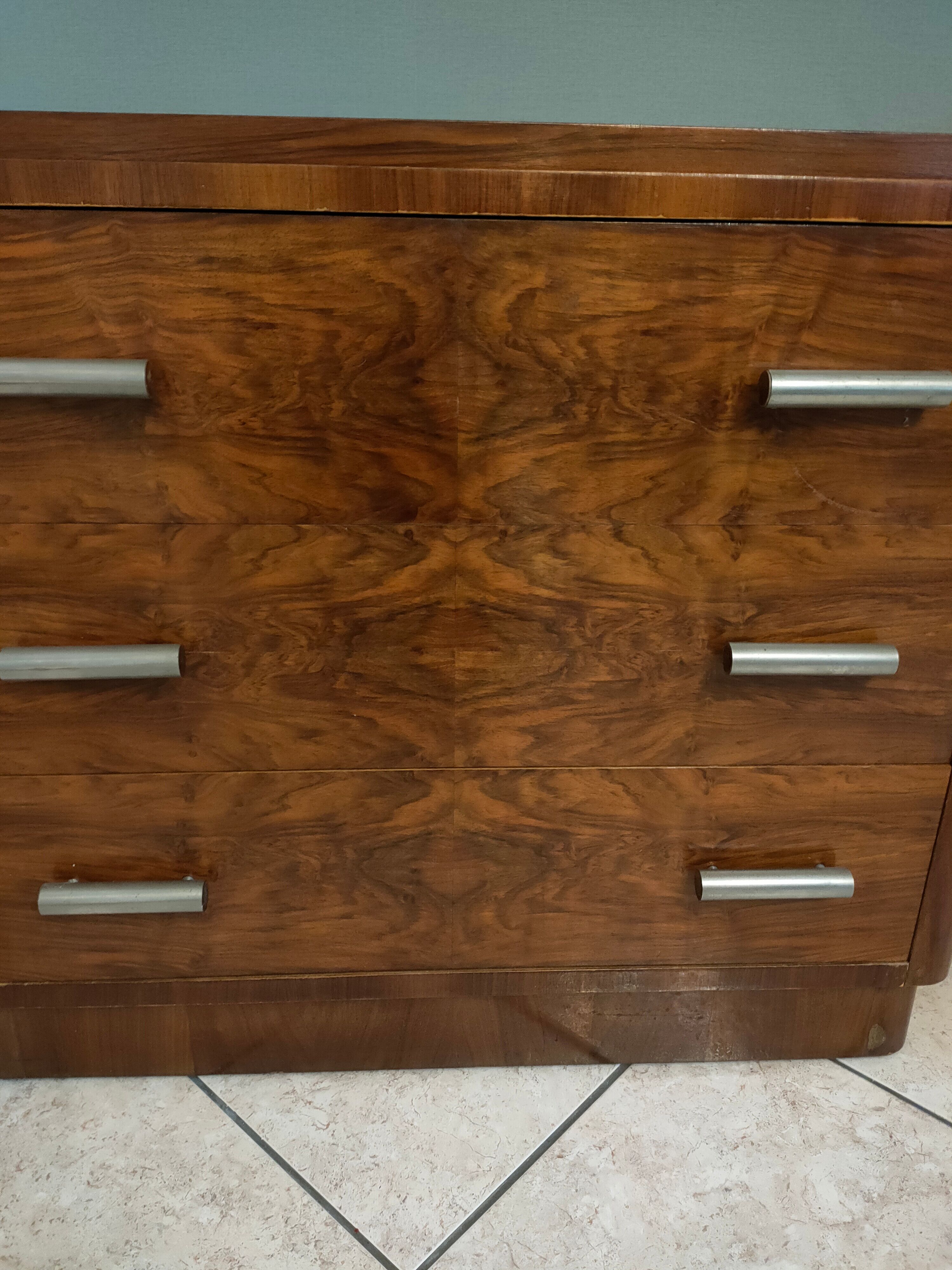 Commode art deco en noyer et ronce de noyer